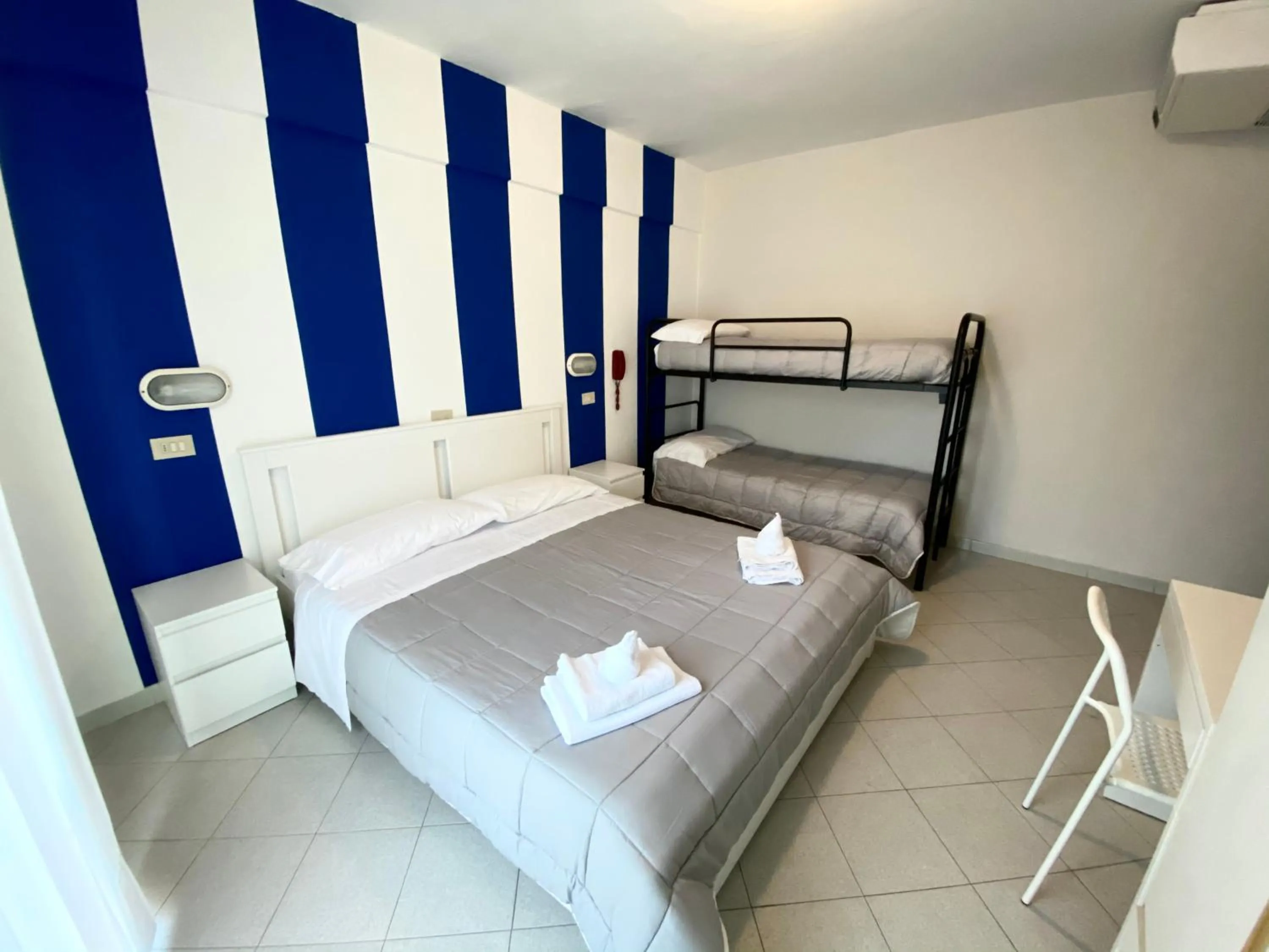 bunk bed, Bed in Family Hotel Las Vegas