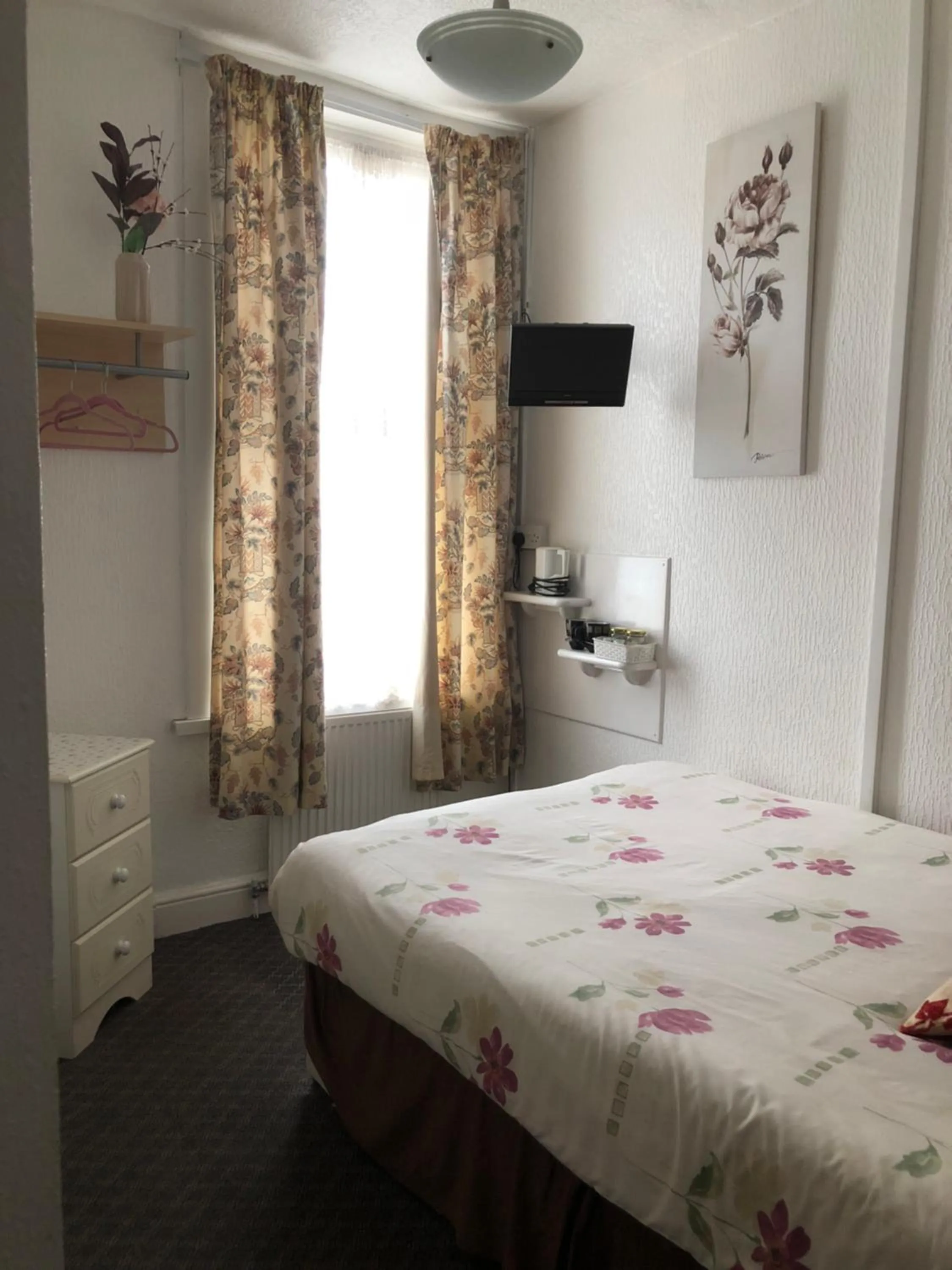 Bed in Melrose Hotel