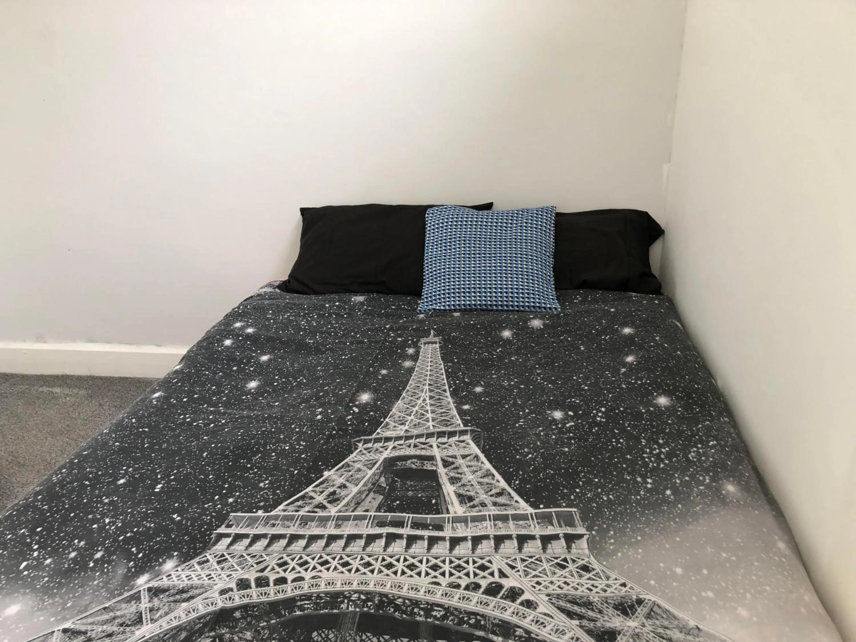 Bed in Melrose Hotel