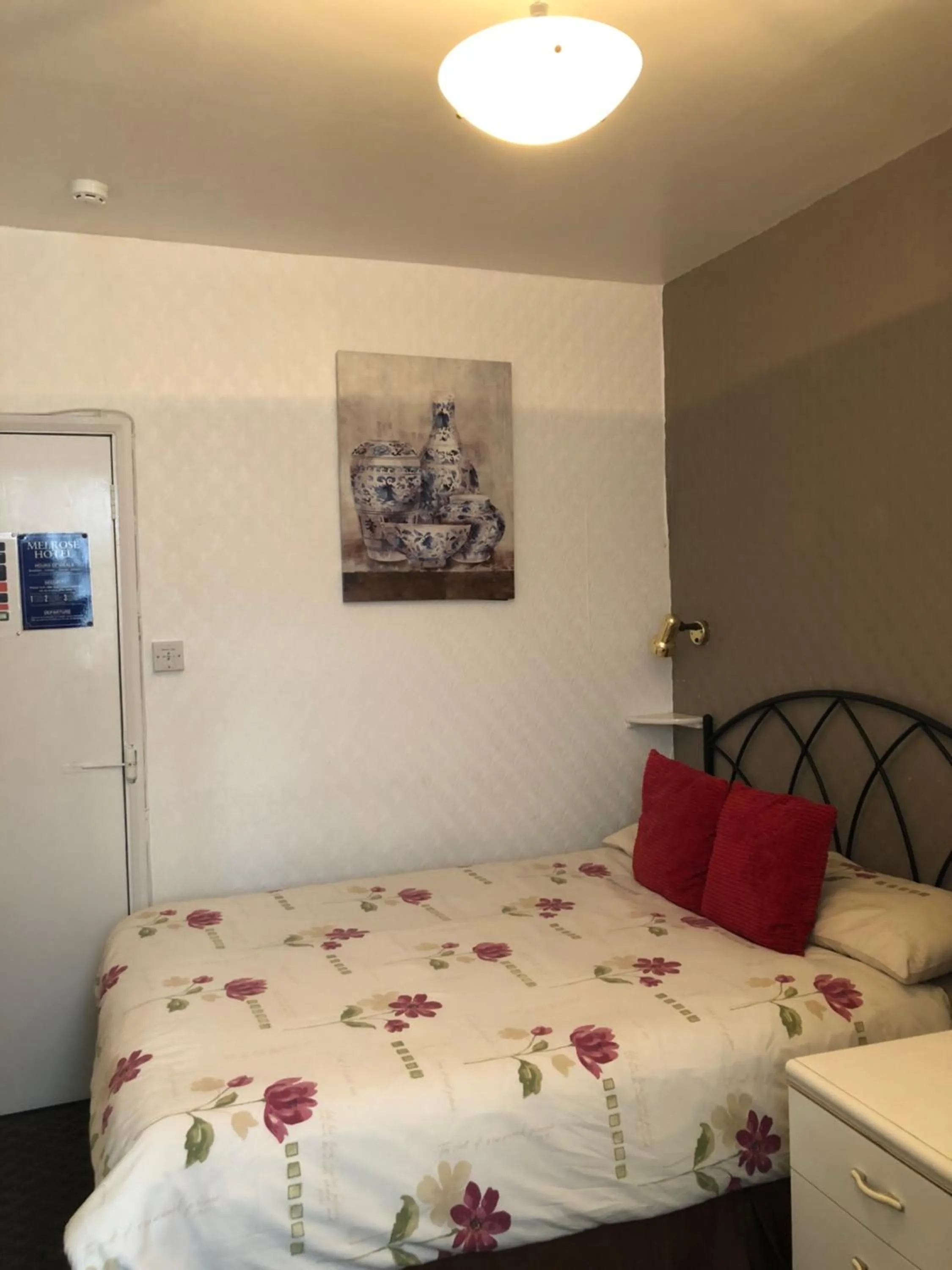 Bed in Melrose Hotel