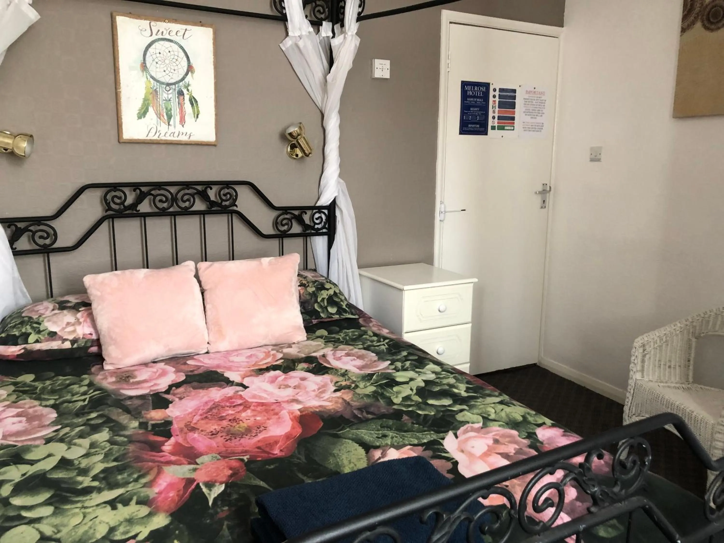 Bed in Melrose Hotel