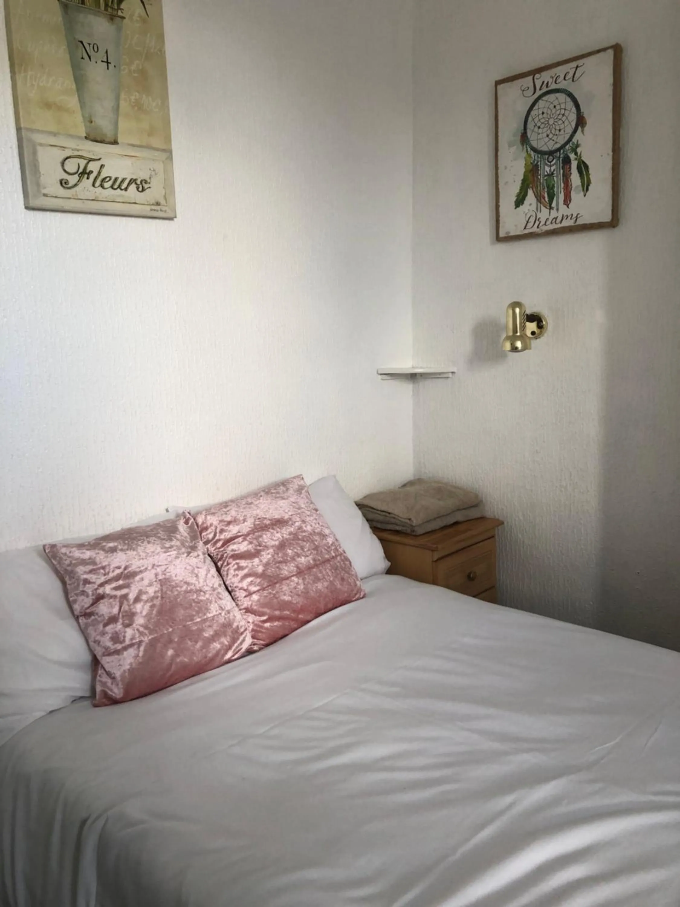 Bed in Melrose Hotel