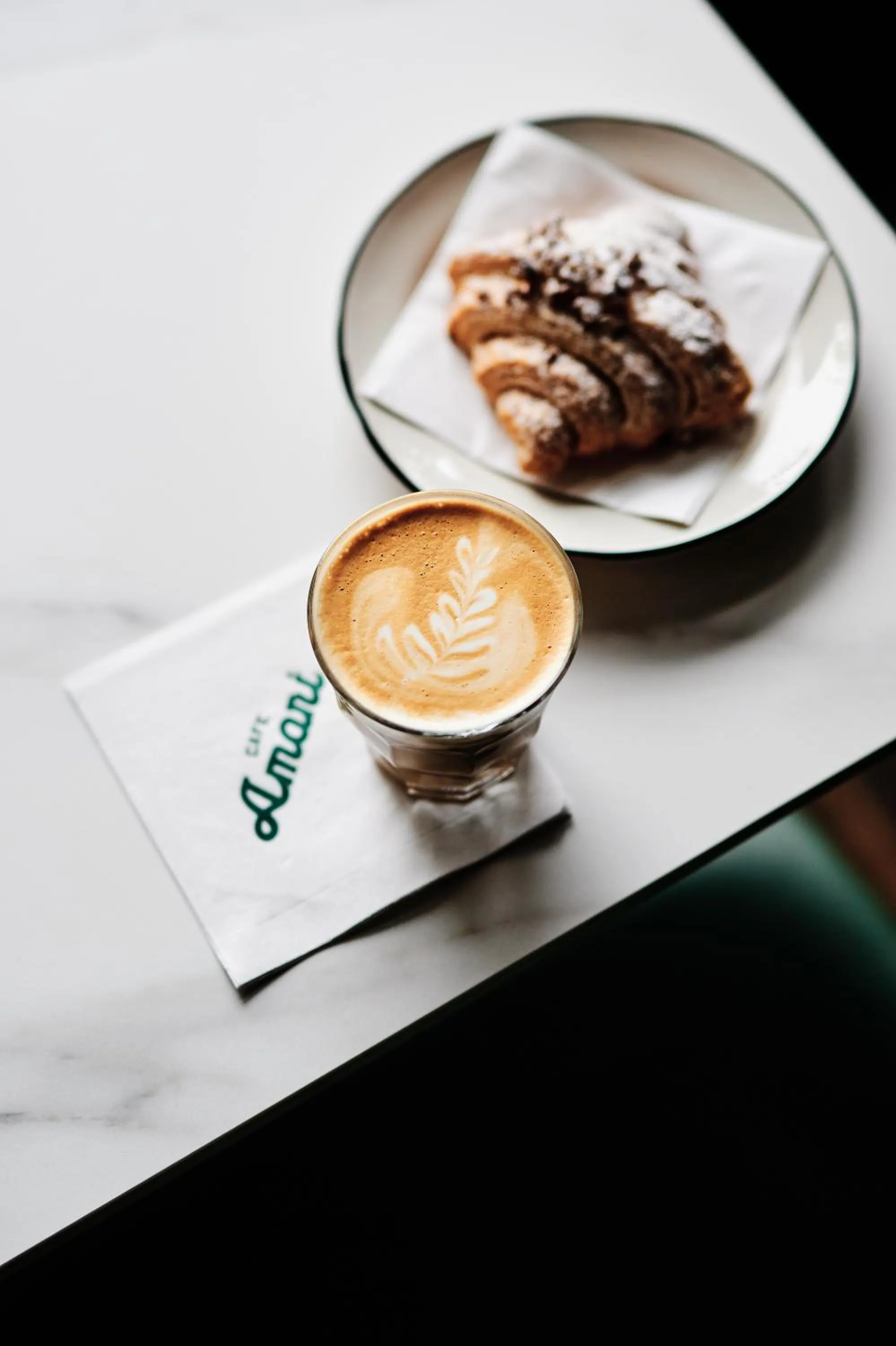 Restaurant/places to eat in Hotel Grand Stark