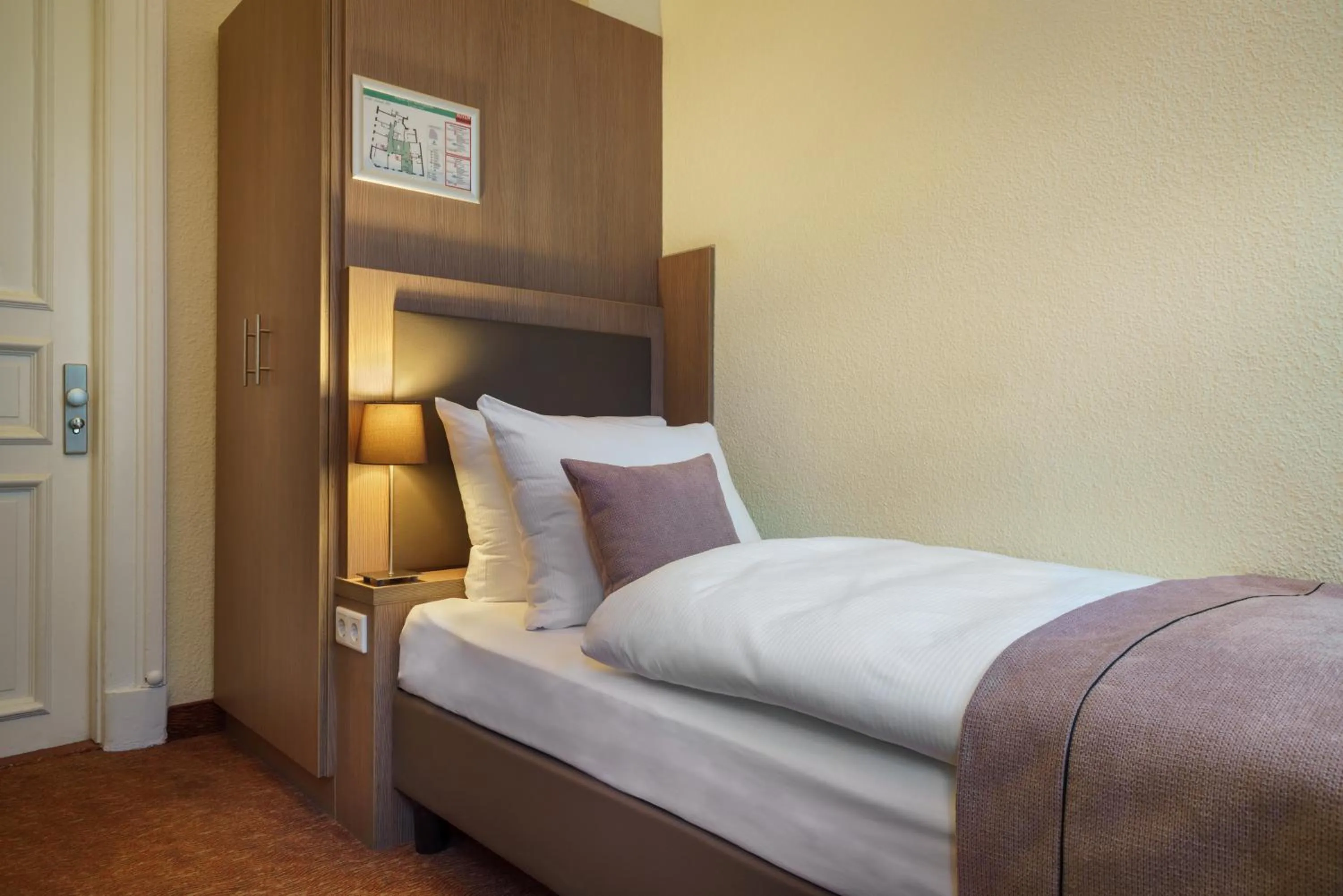 Photo of the whole room in Hotel Alster