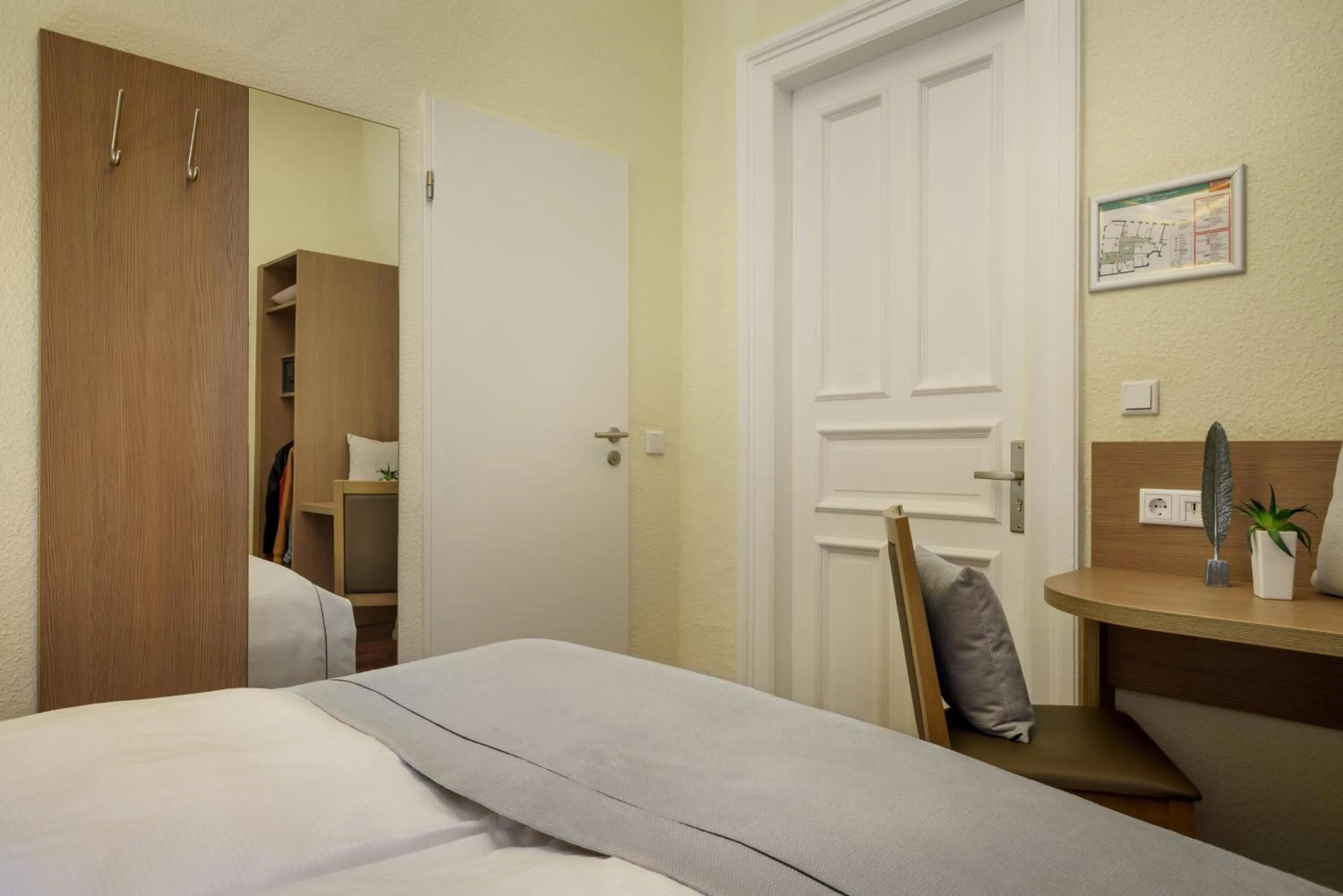 Photo of the whole room in Hotel Alster