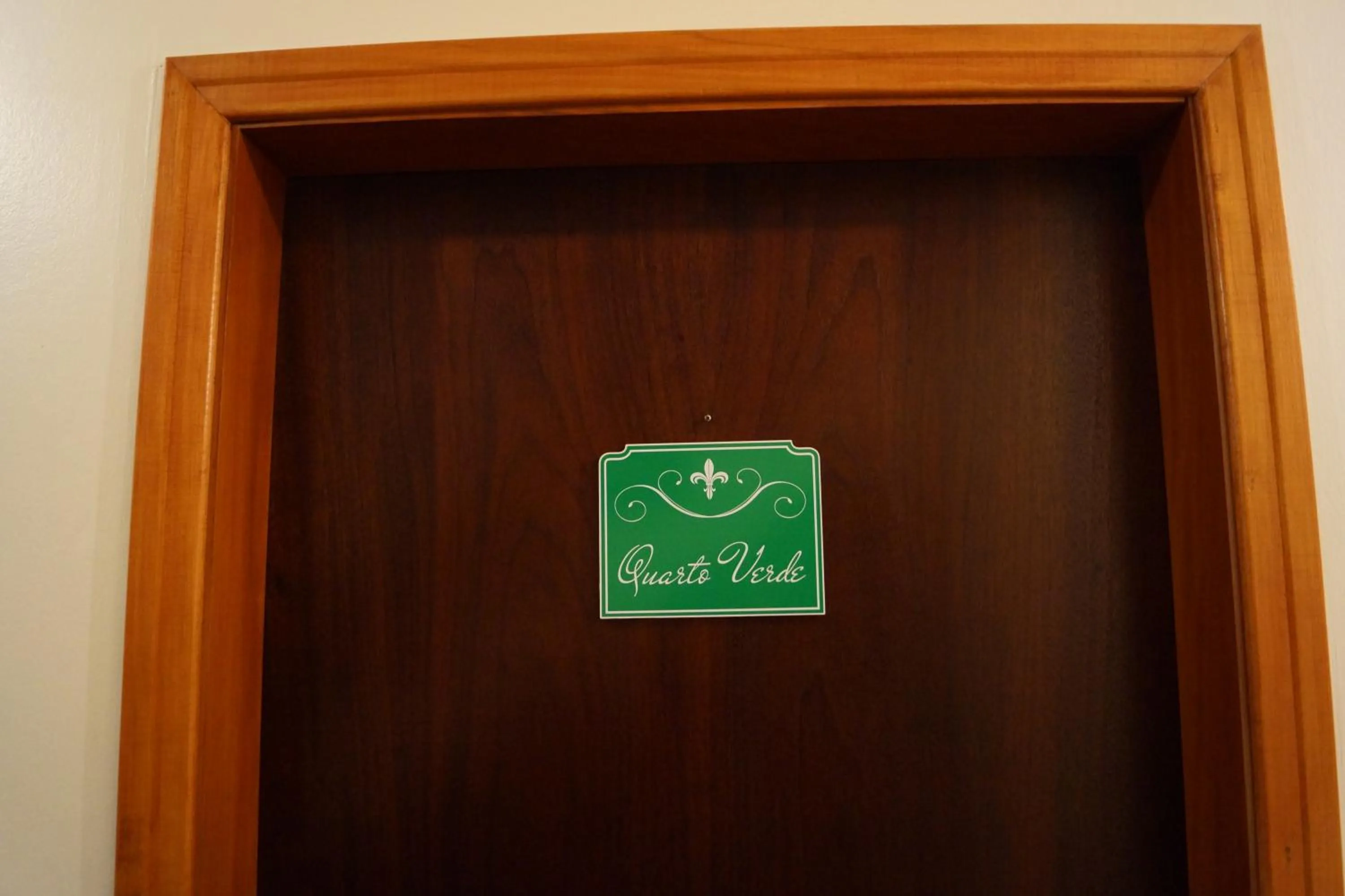 Logo/Certificate/Sign in Pousada Chateau Colinas