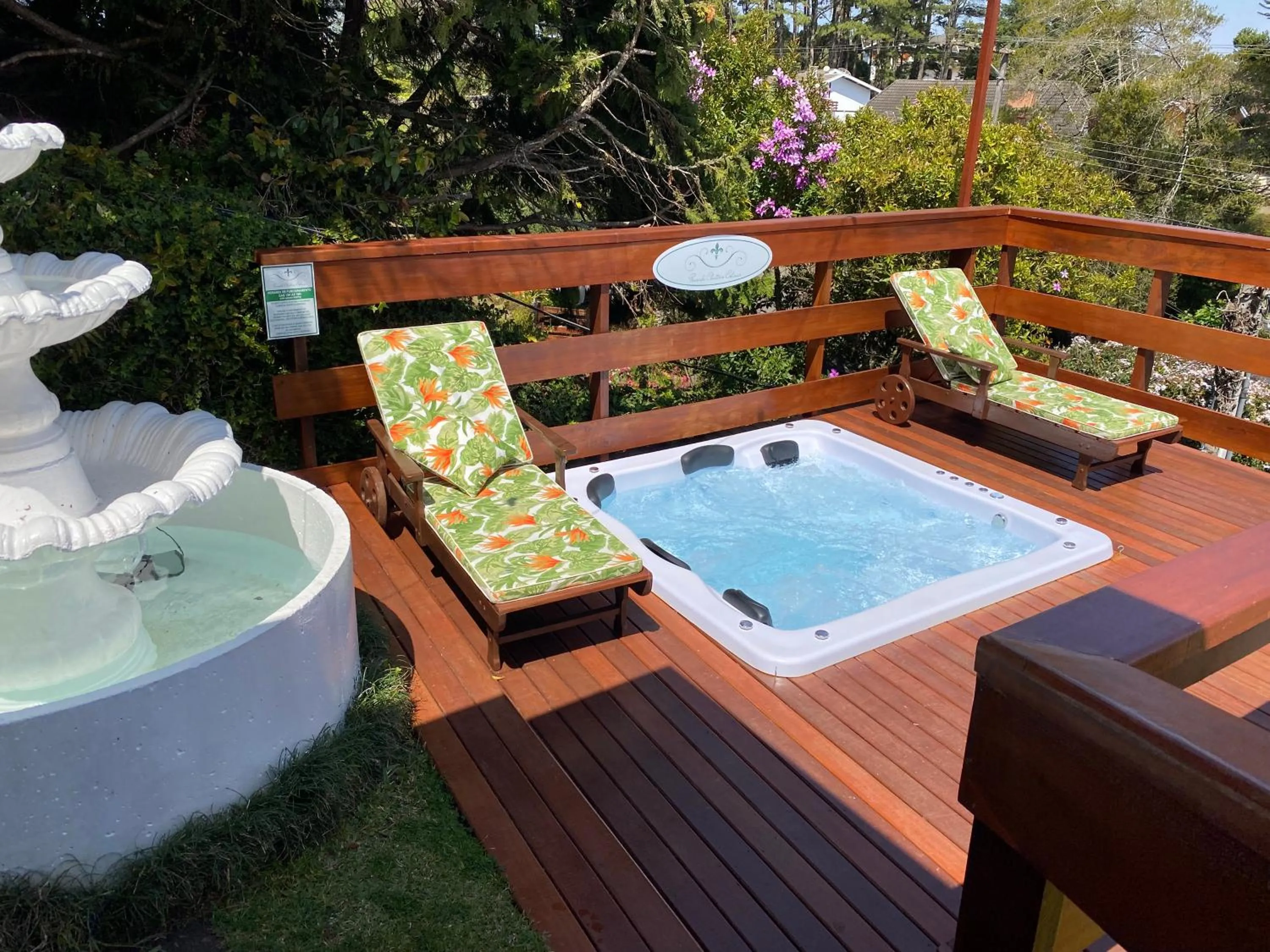 Hot Tub in Pousada Chateau Colinas