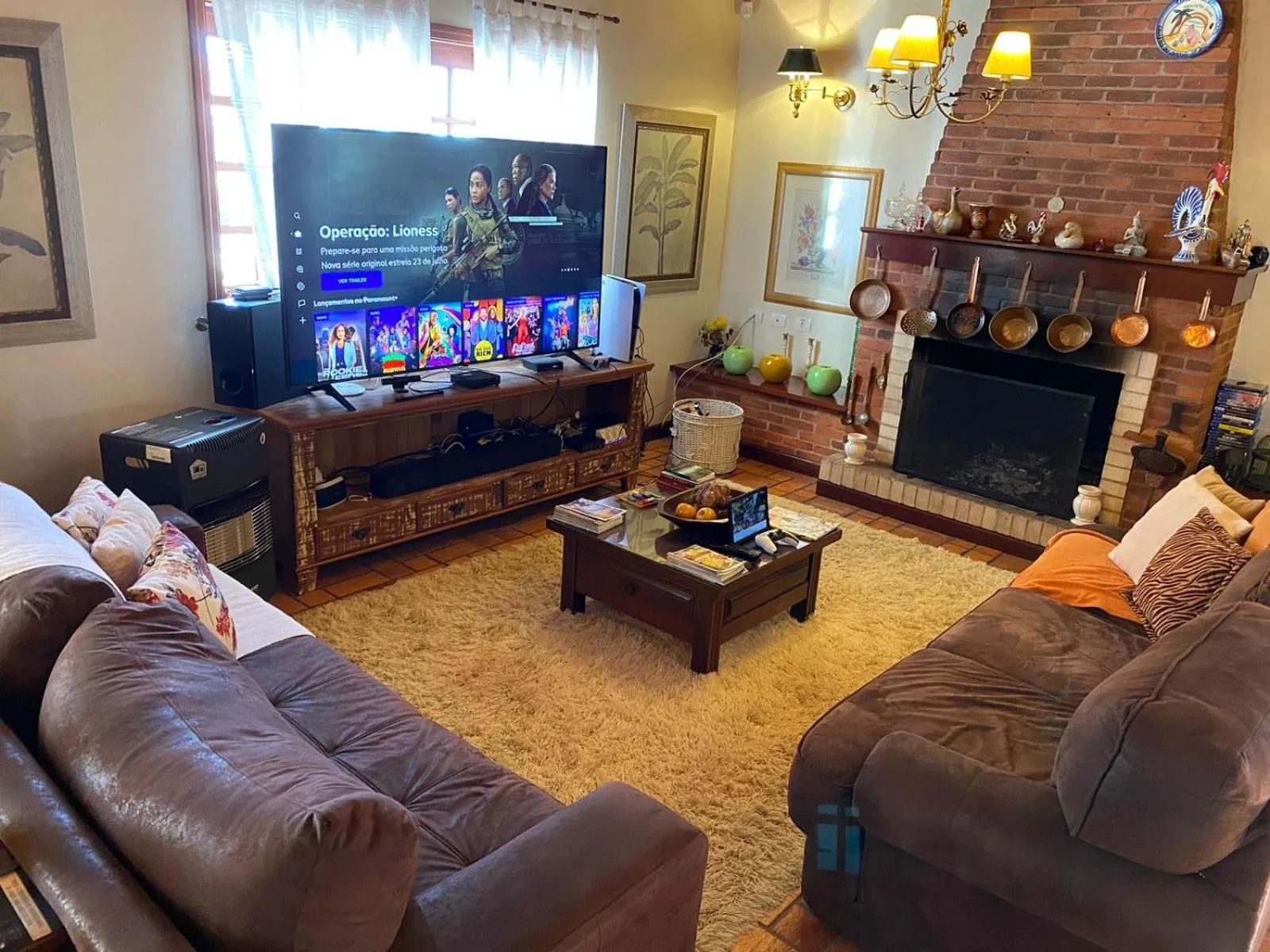 Communal lounge/ TV room in Pousada Chateau Colinas