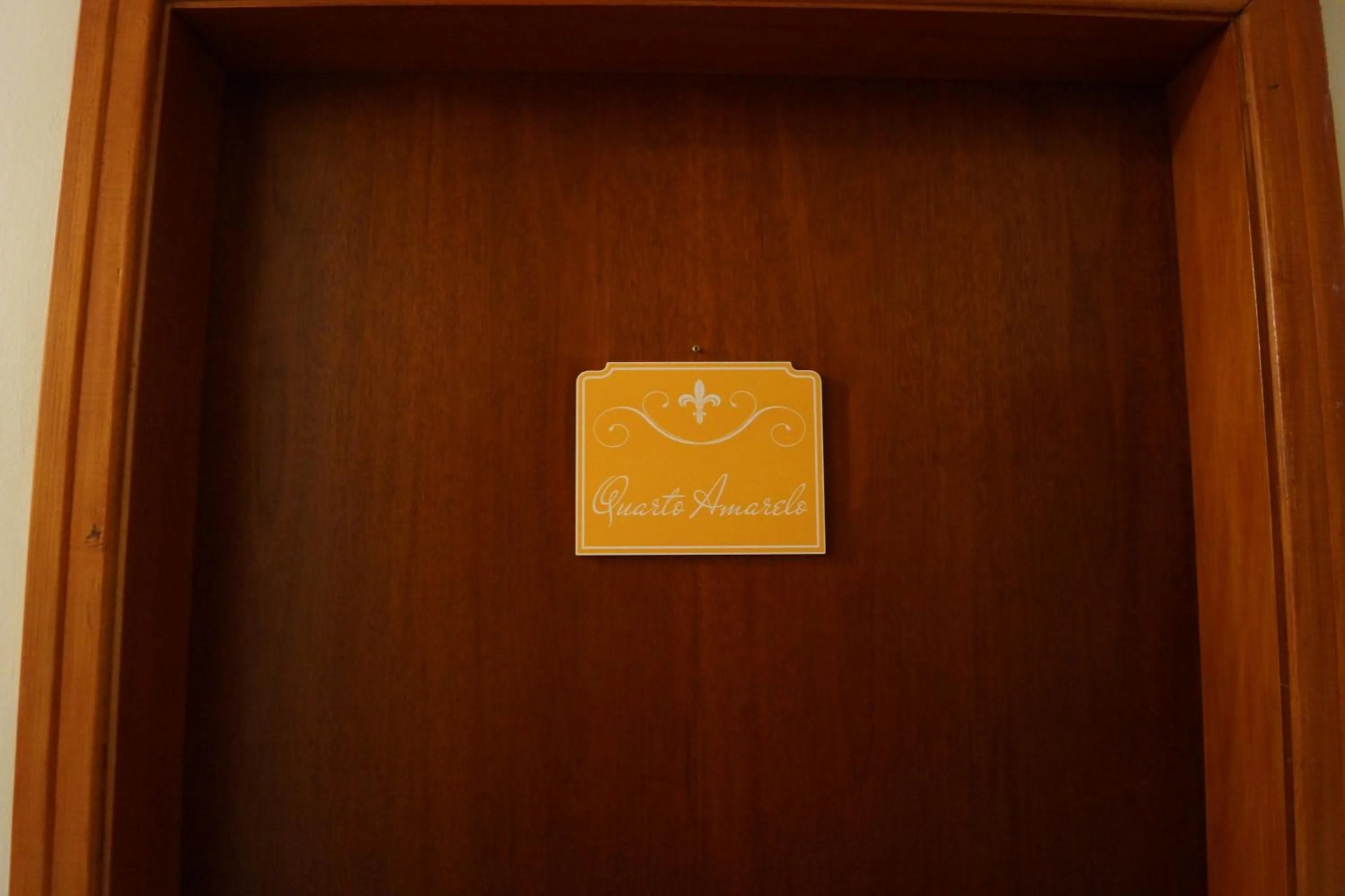 Logo/Certificate/Sign in Pousada Chateau Colinas