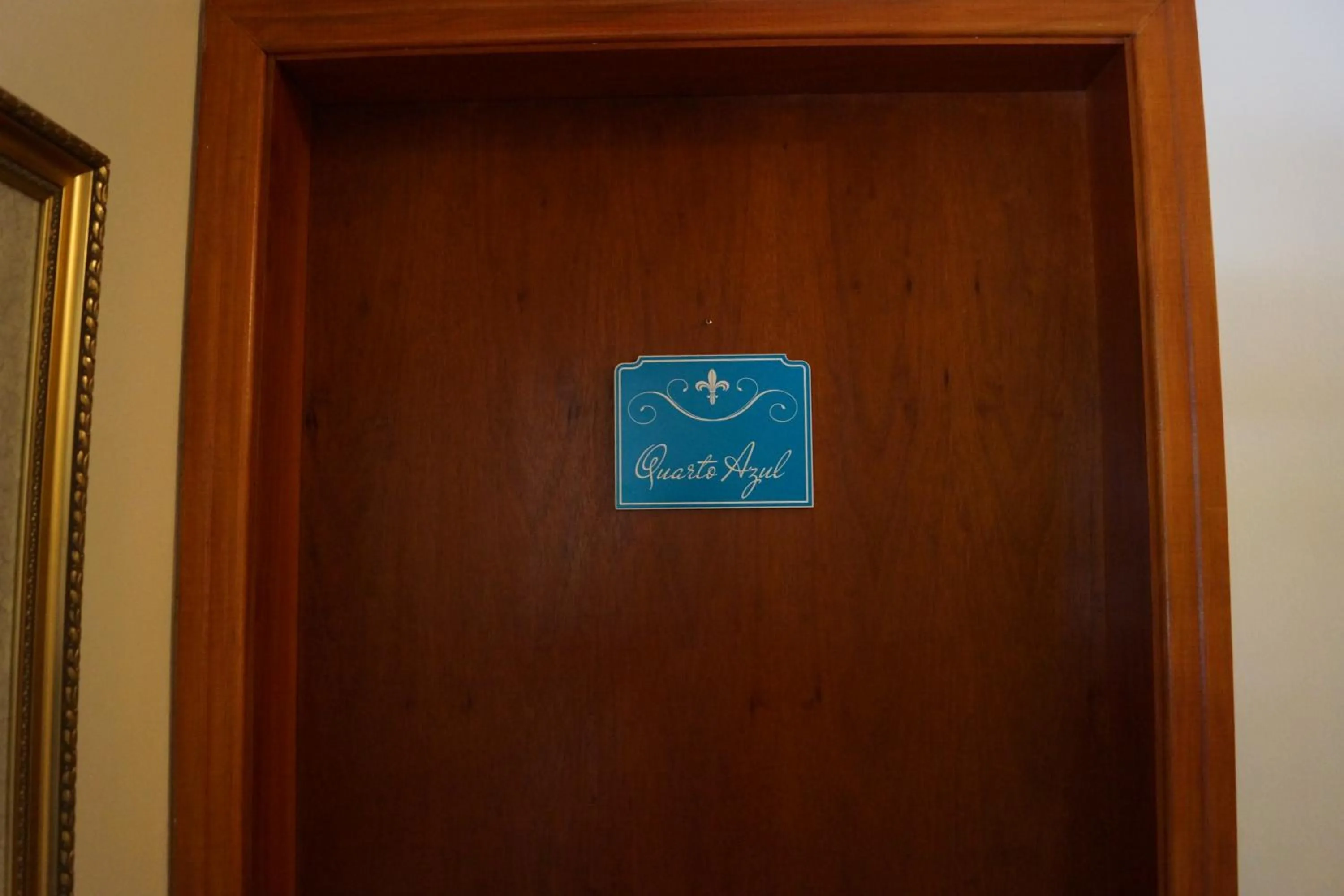 Logo/Certificate/Sign in Pousada Chateau Colinas