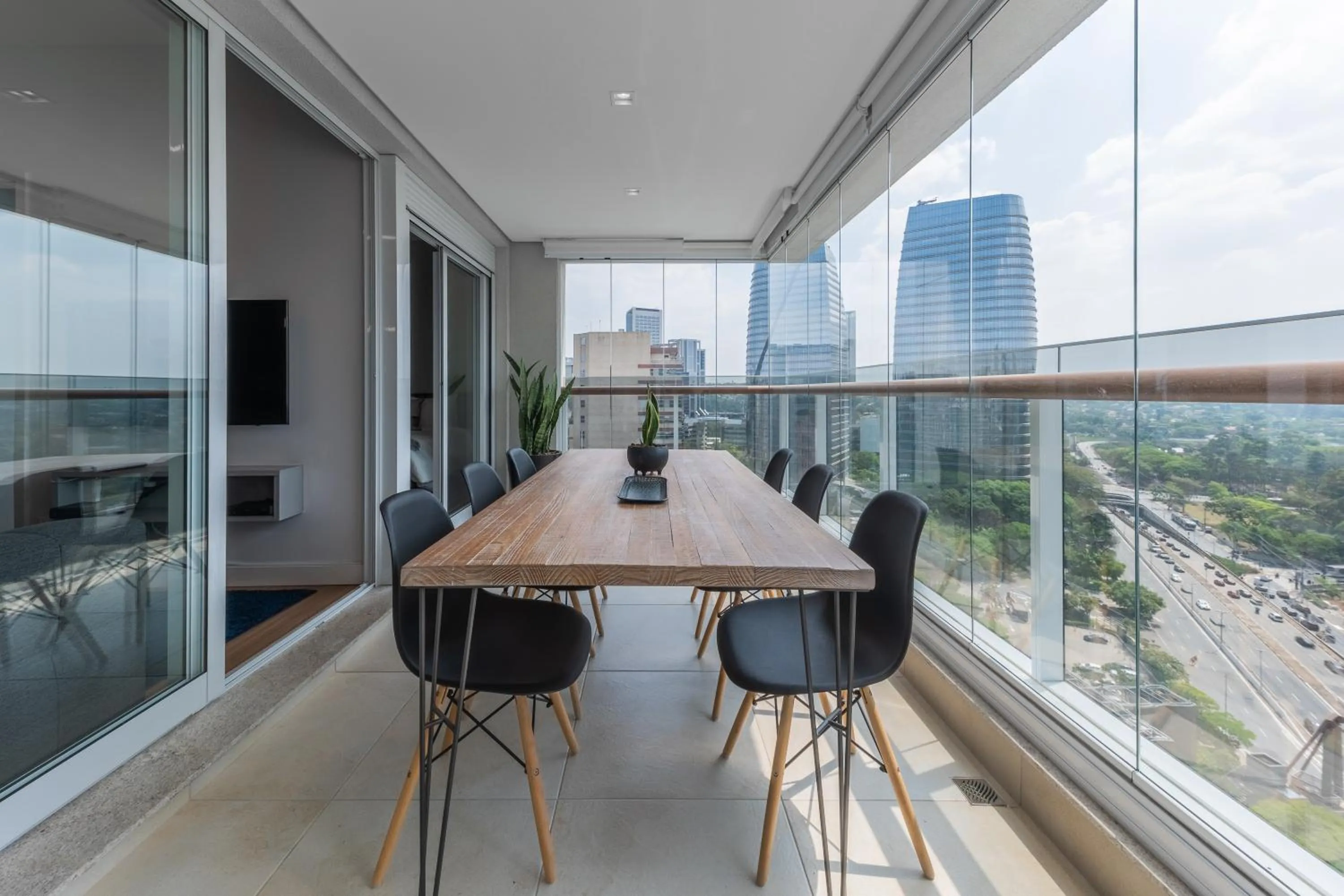 Day in Charlie One Eleven Vila Olímpia