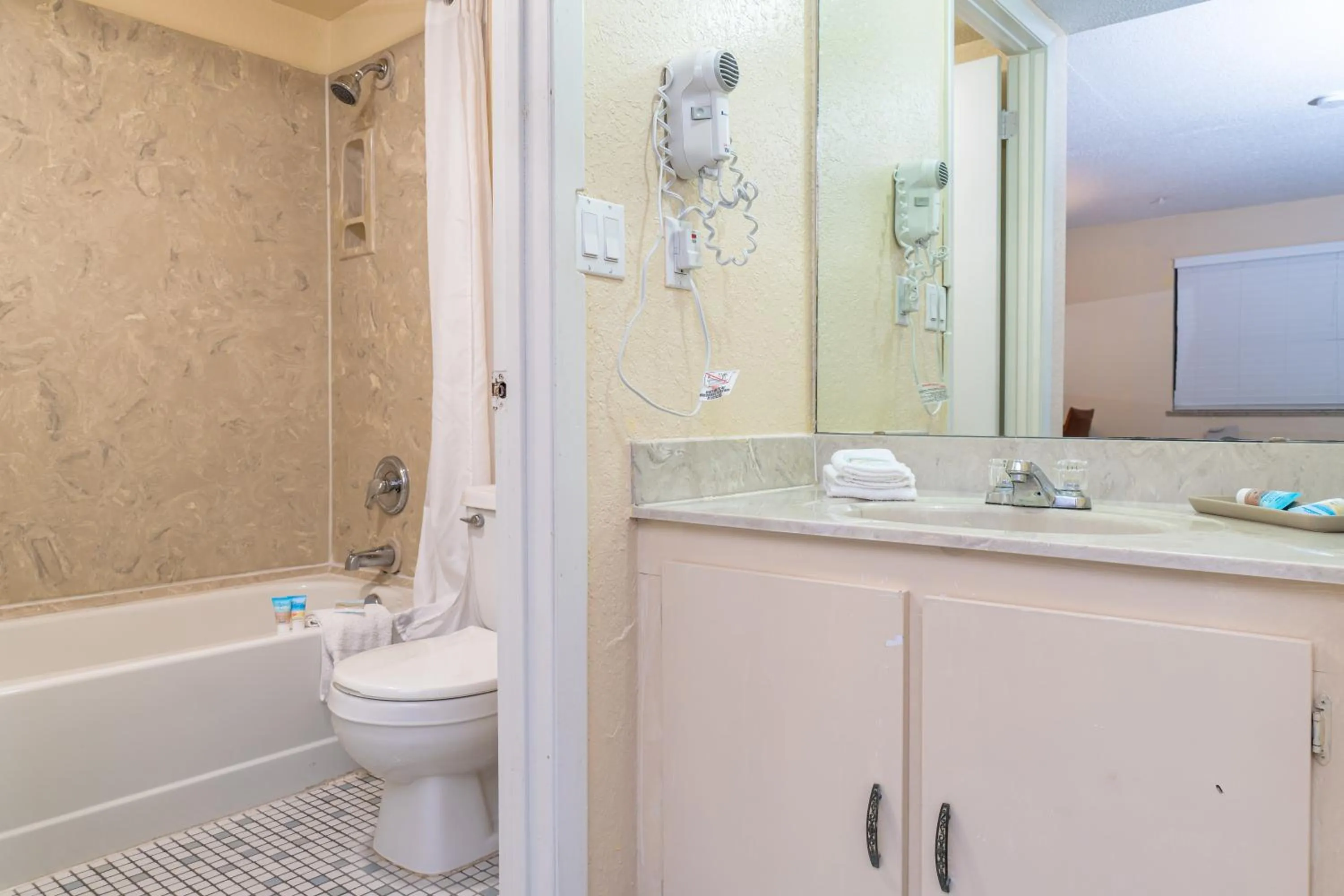 Bathroom in Sevilla Inn Kissimmee- Near Disney