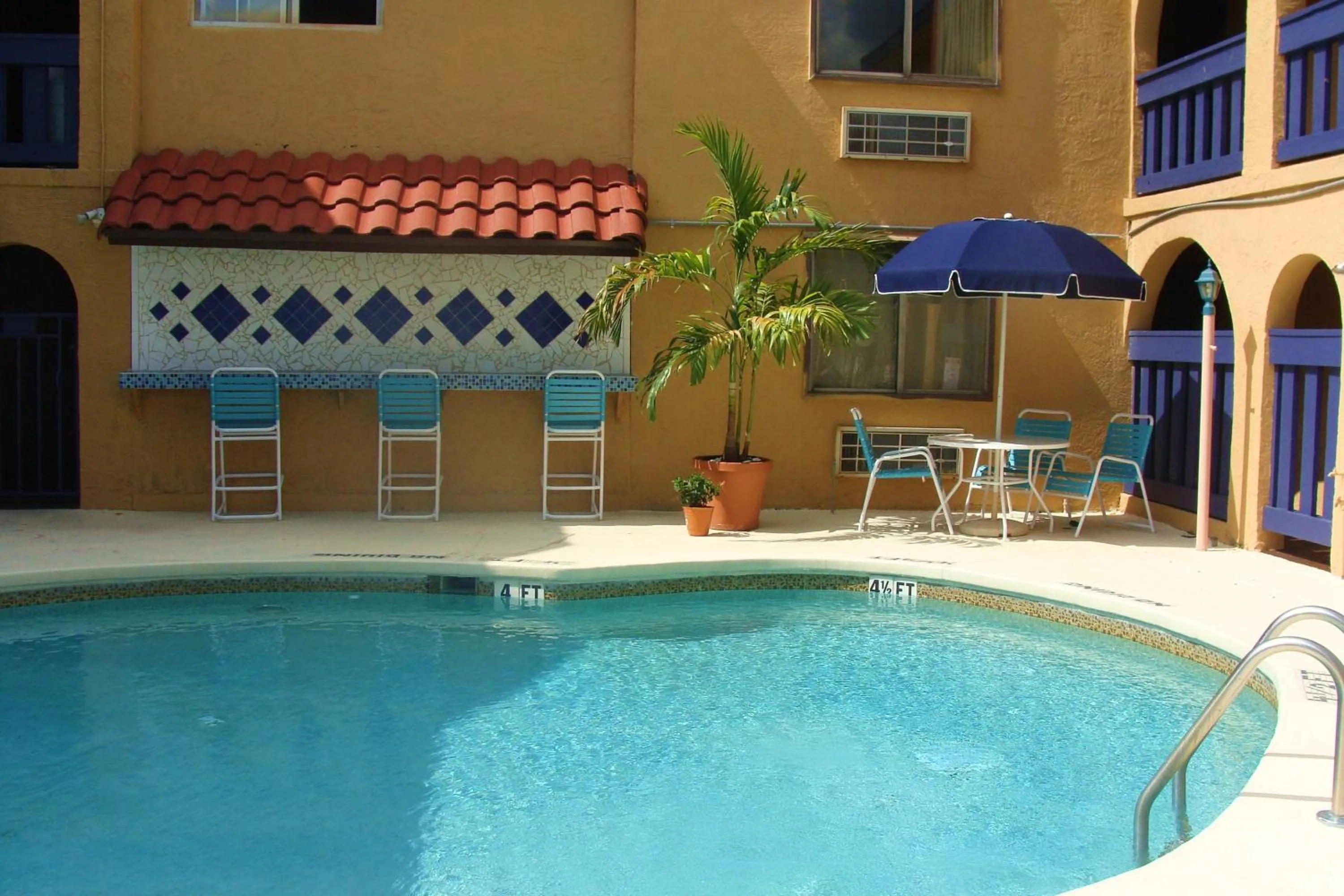 Swimming pool in Sevilla Inn Kissimmee- Near Disney