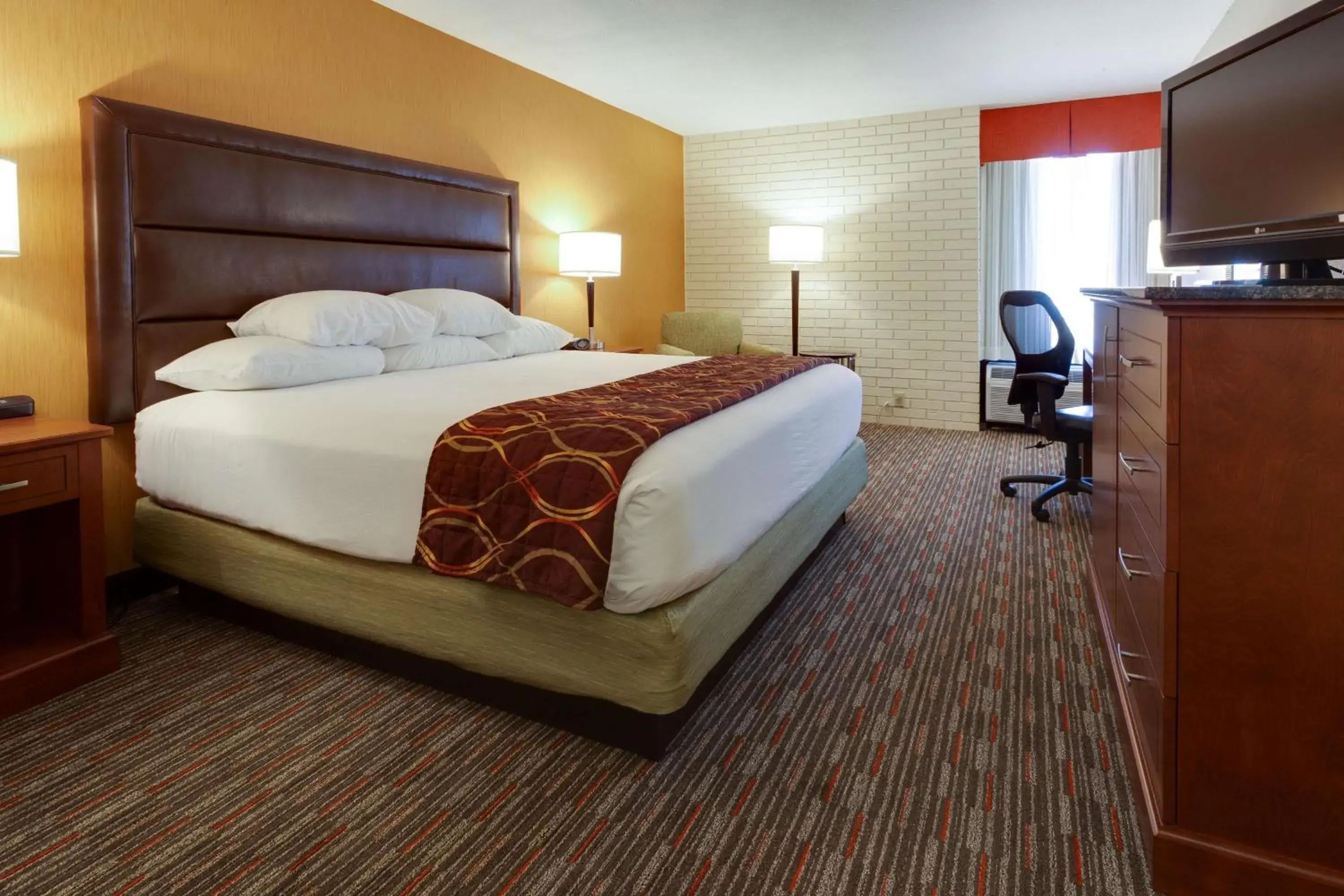 Deluxe King Room - Accessible, Roll-in Shower in Drury Inn & Suites Denver Tech Center Deluxe King Room - Accessible, Roll-in Shower in Drury Inn & Suites Denver Tech Center