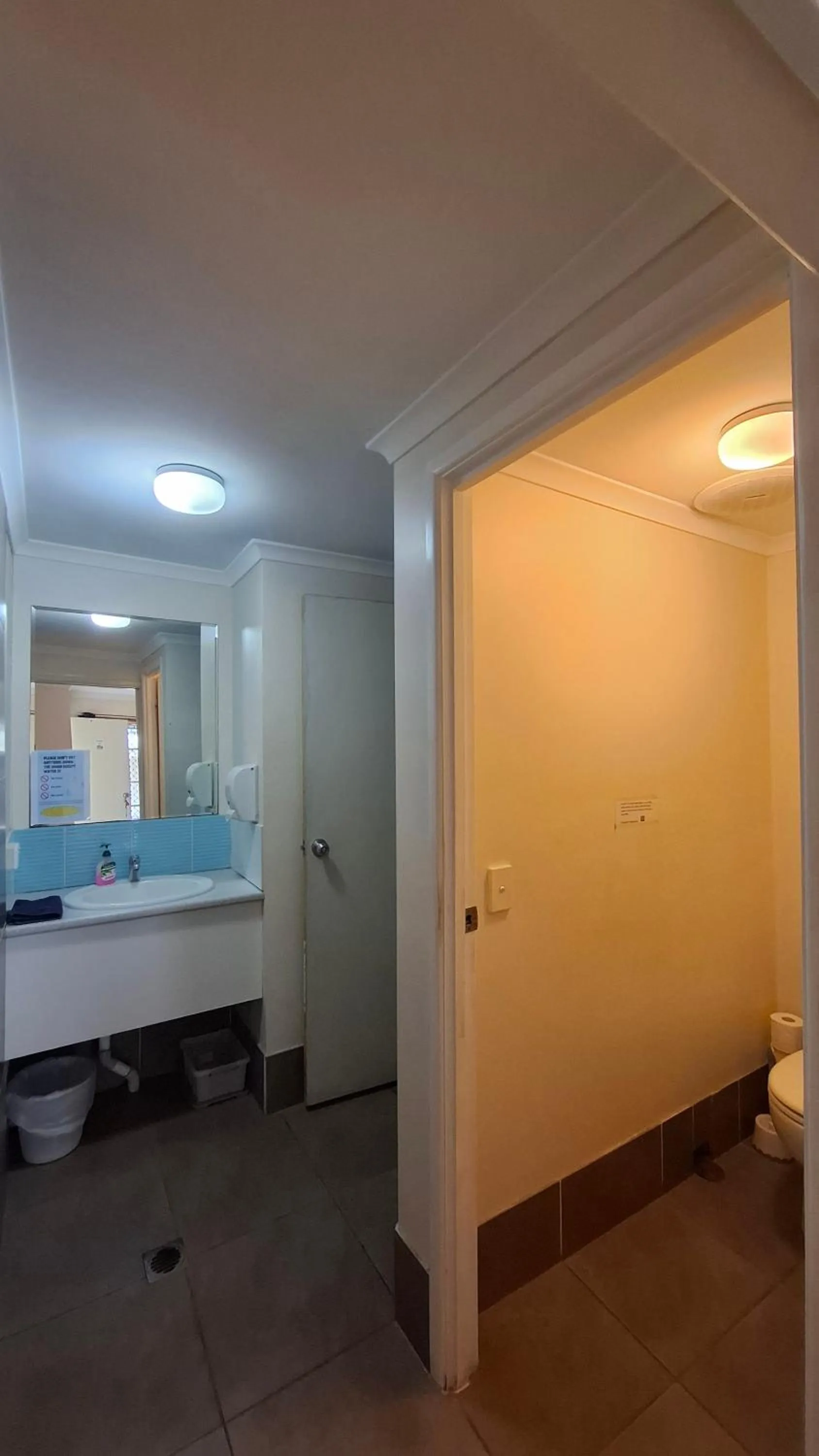 Bathroom in Hervey Bay Flashpackers