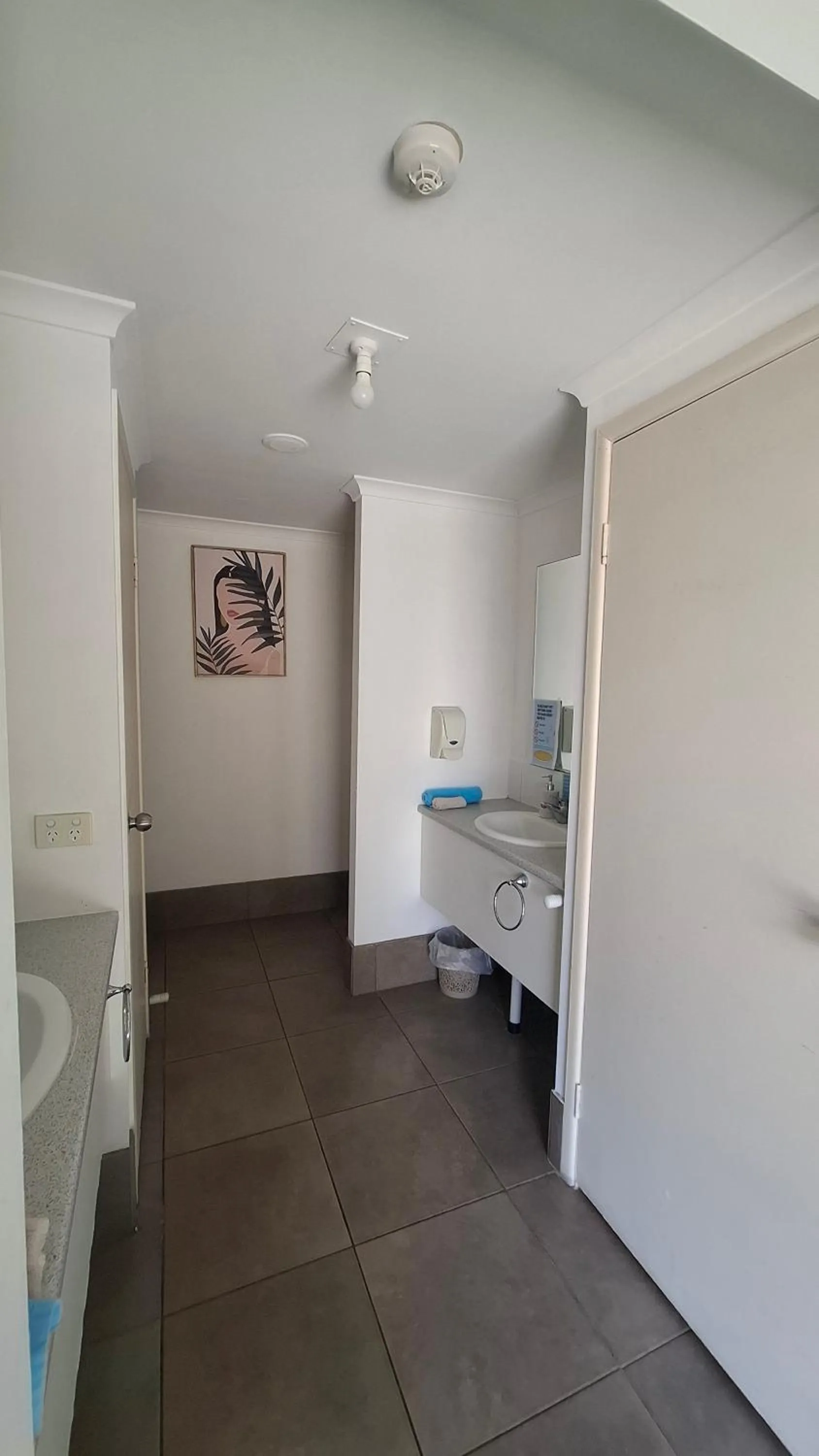 Bathroom in Hervey Bay Flashpackers