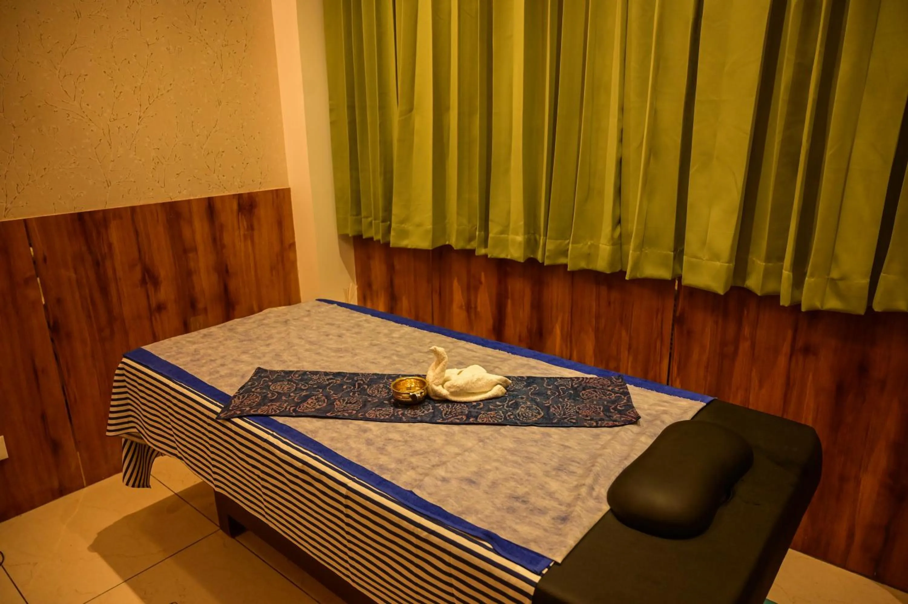 Spa and wellness centre/facilities in Emerald Clarks Inn Suites