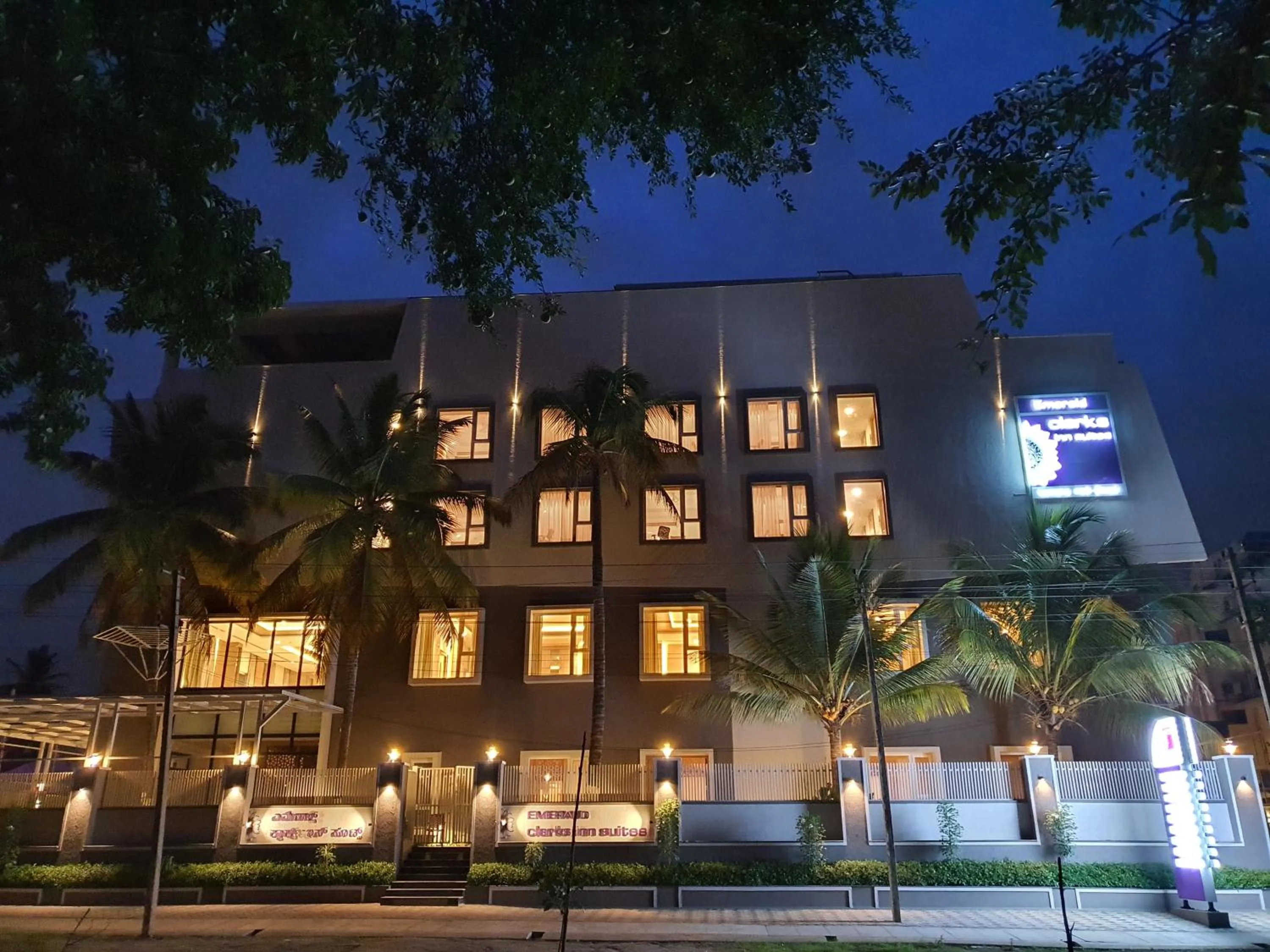 Property building in Emerald Clarks Inn Suites