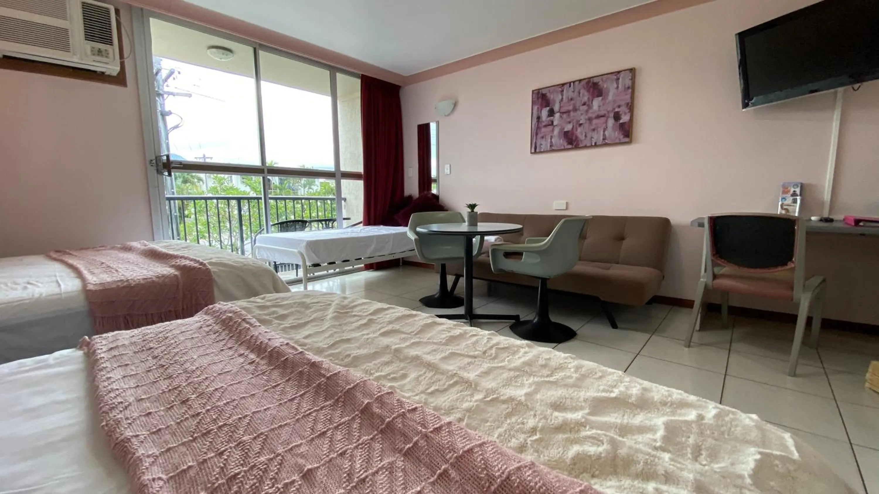 Photo of the whole room, Bed in Holiday Lodge Apartment