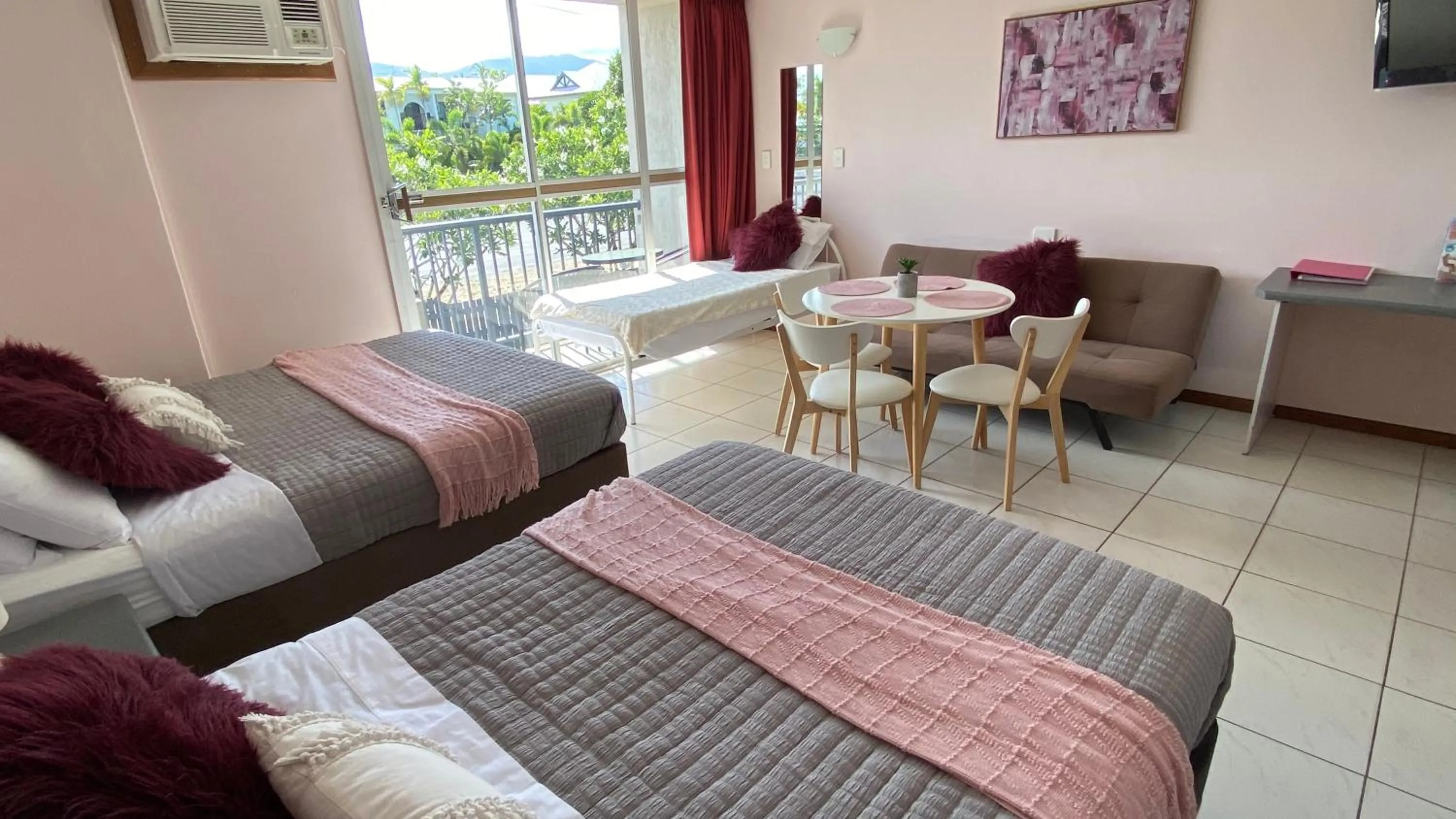 Photo of the whole room, Bed in Holiday Lodge Apartment