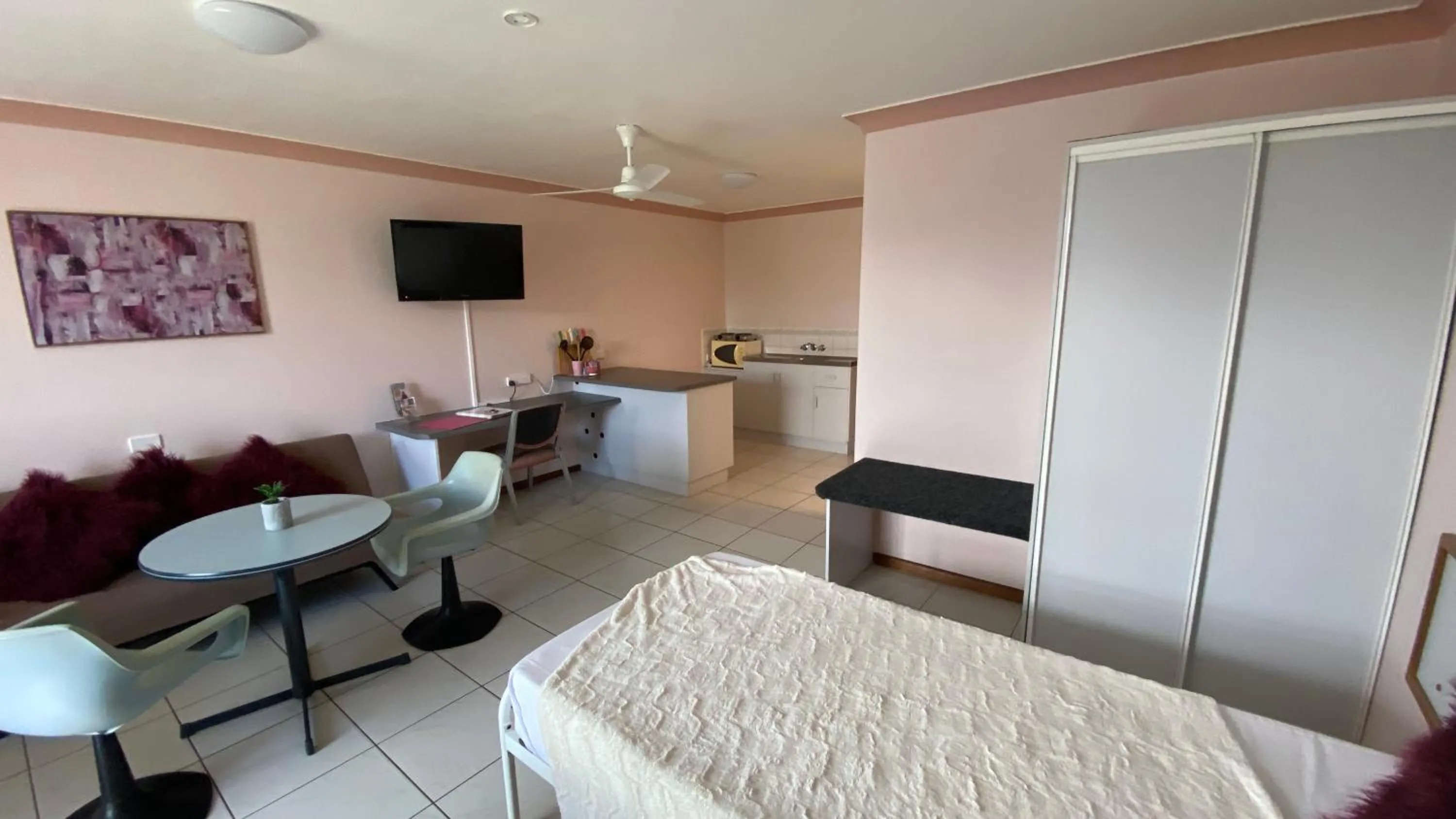 Photo of the whole room in Holiday Lodge Apartment