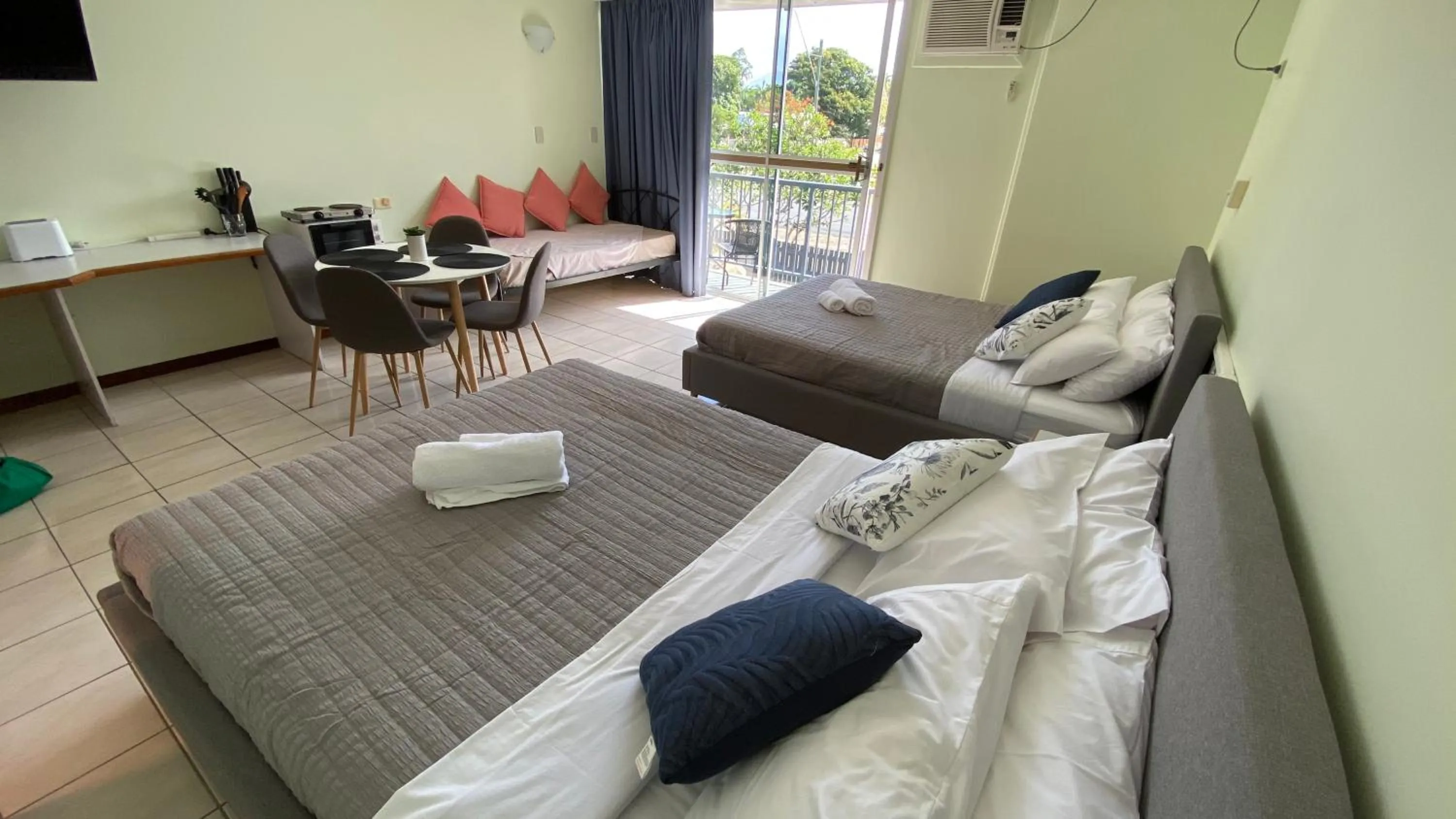 Photo of the whole room, Bed in Holiday Lodge Apartment