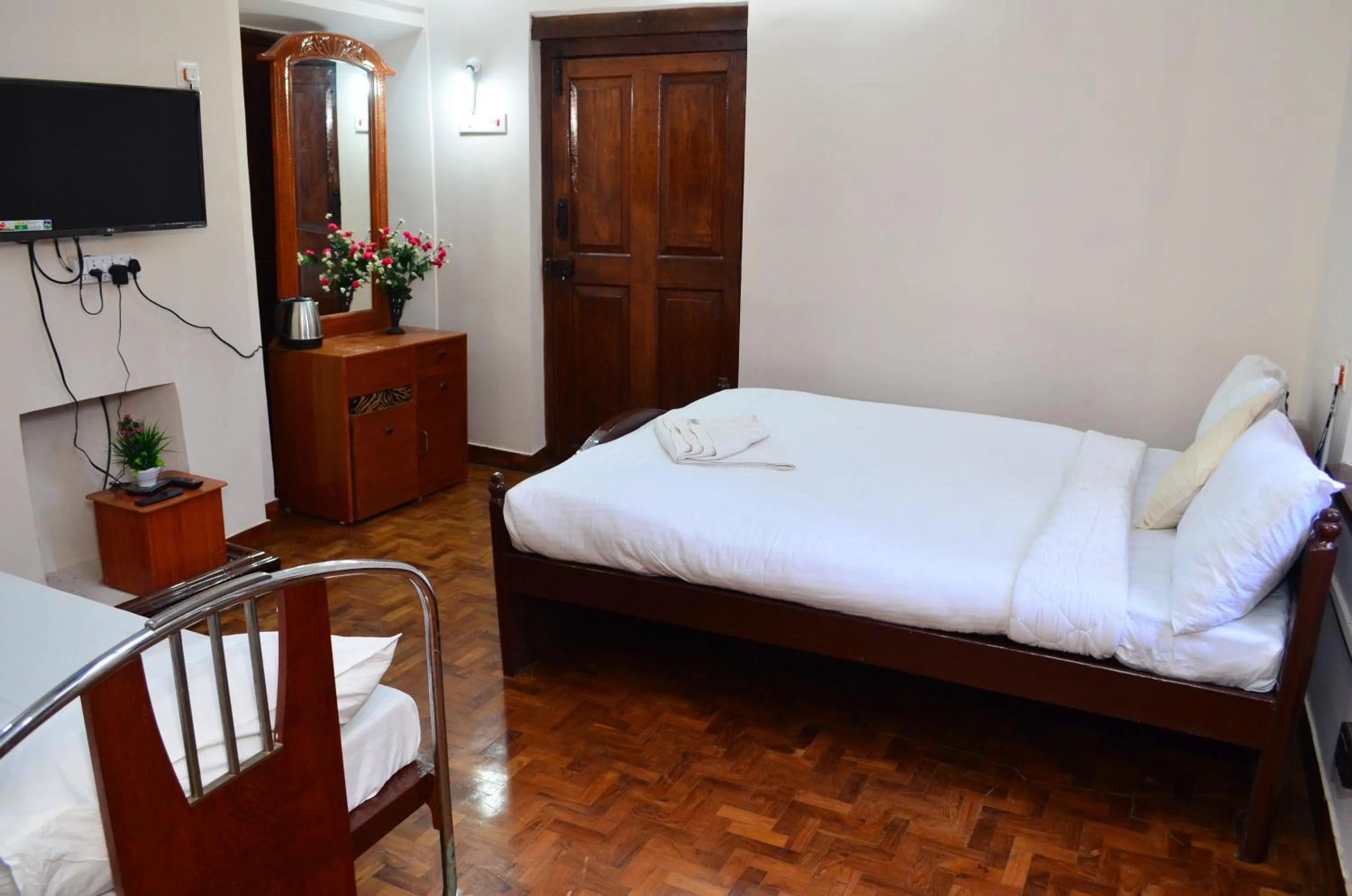 Bed in HILLINGTON COTTAGE