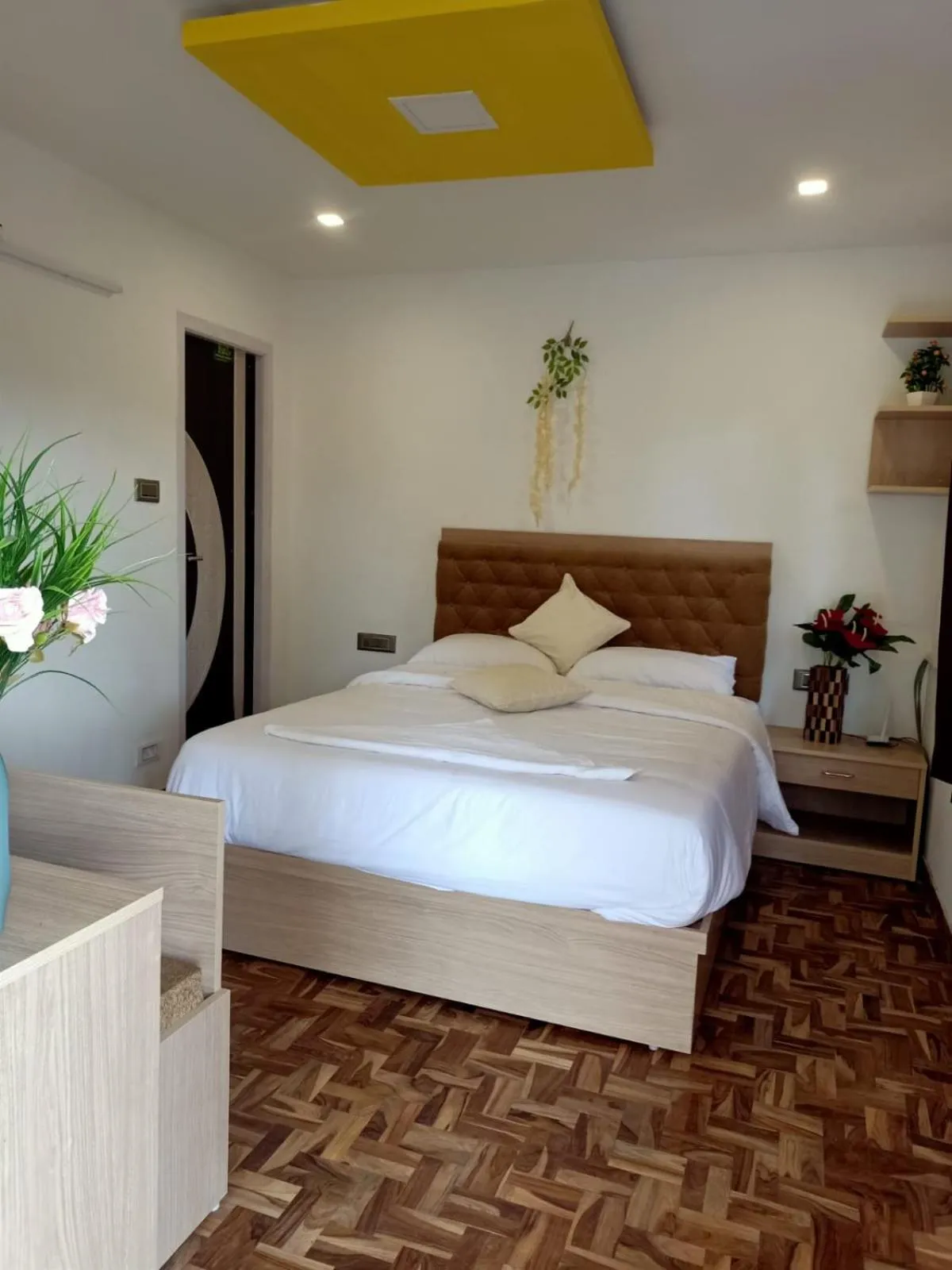 Bed in HILLINGTON COTTAGE
