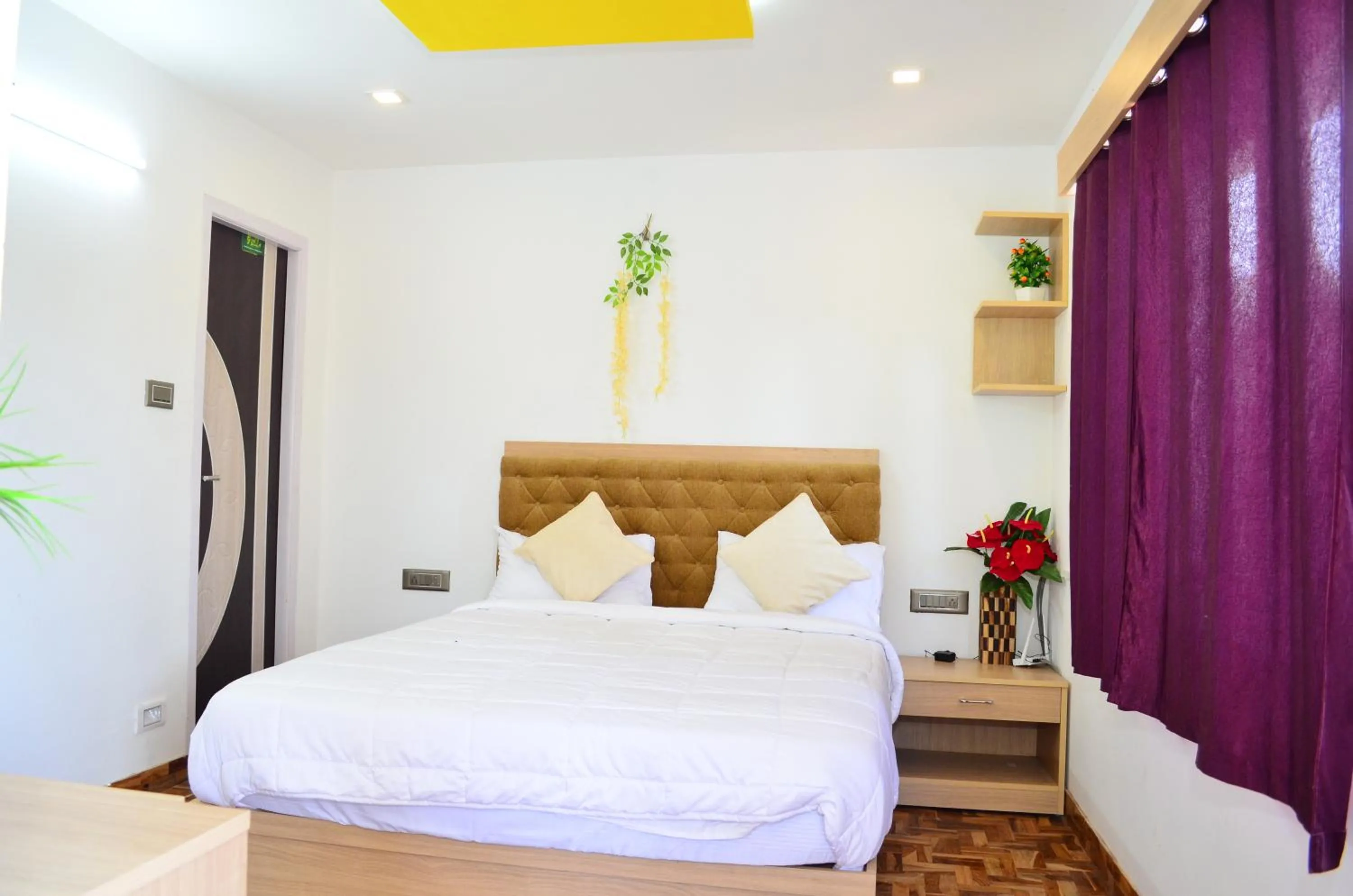Bed in HILLINGTON COTTAGE