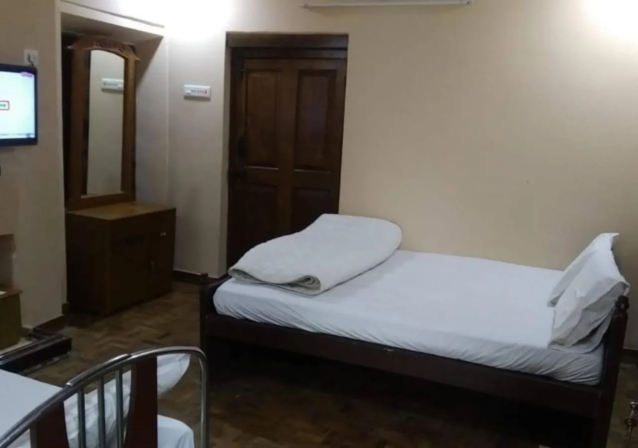 Bed in HILLINGTON COTTAGE