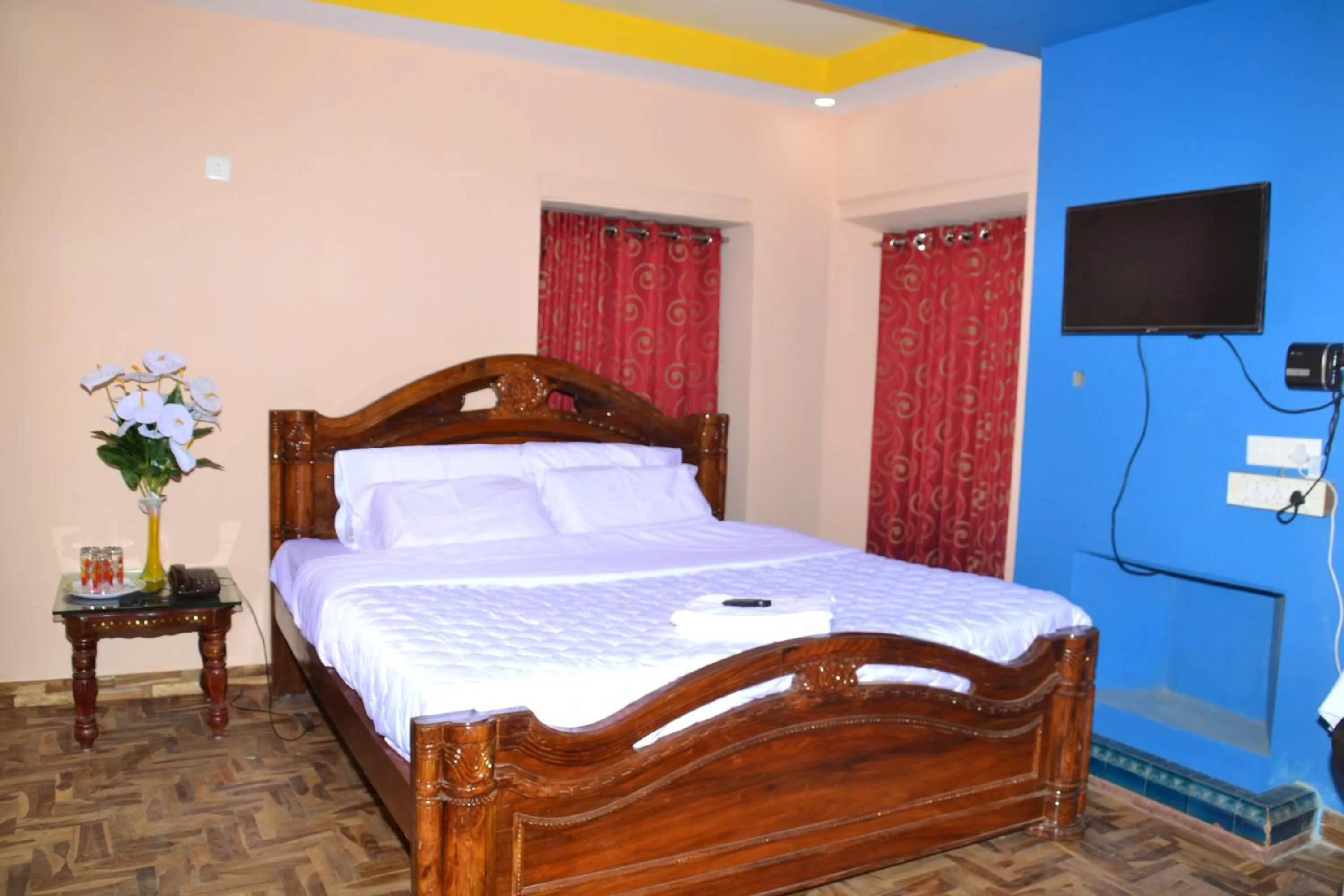 Bed in HILLINGTON COTTAGE