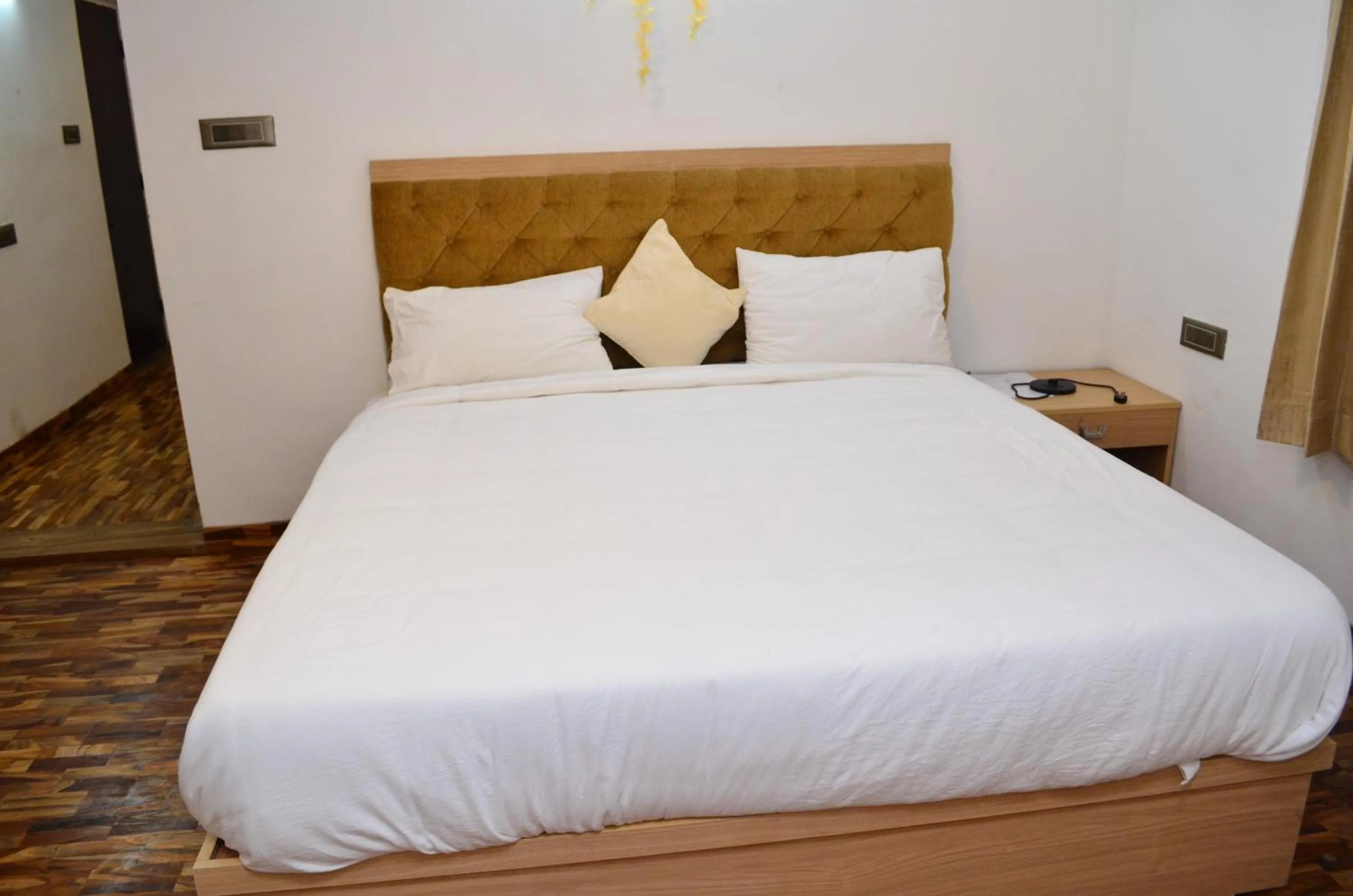 Bed in HILLINGTON COTTAGE