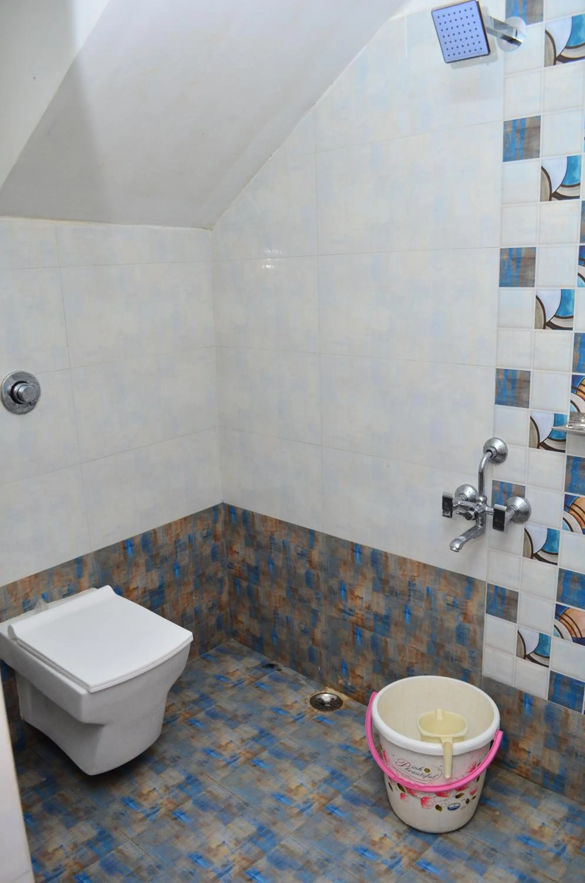 Bathroom in HILLINGTON COTTAGE