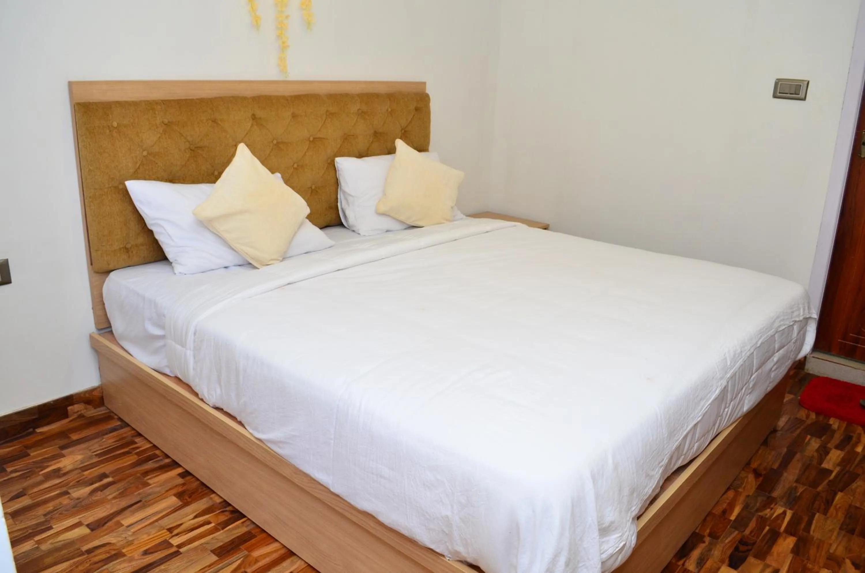 Bed in HILLINGTON COTTAGE