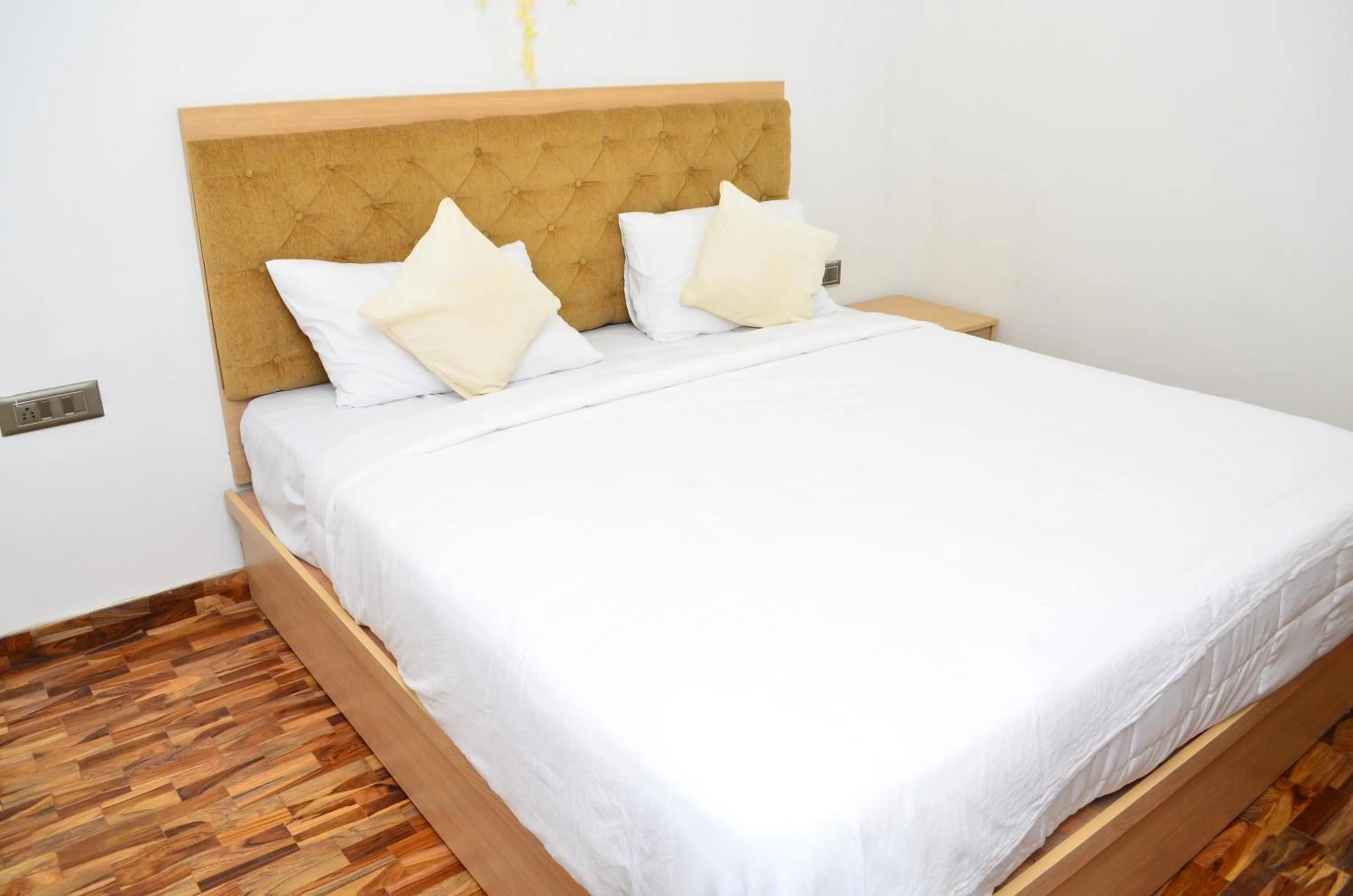 Bed in HILLINGTON COTTAGE