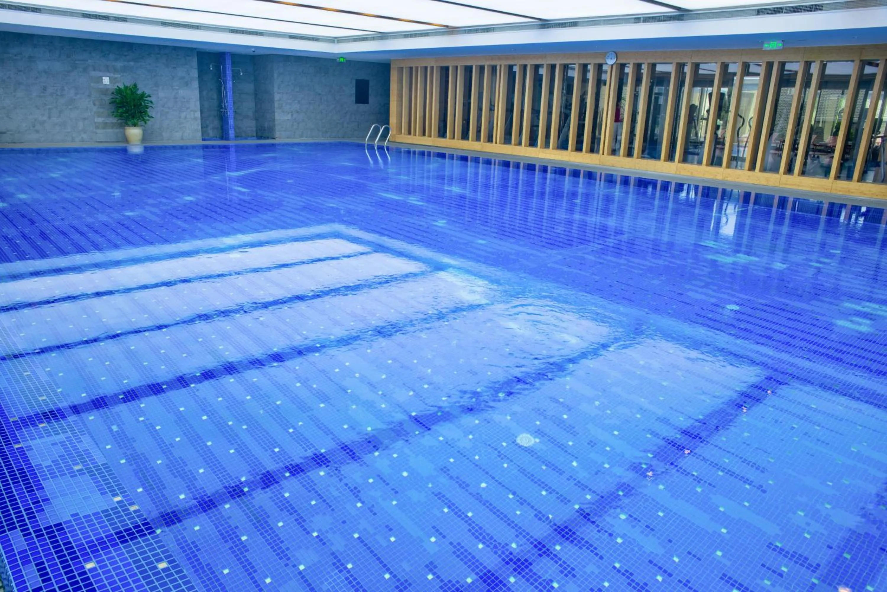 Swimming pool in Chengdu Joyhub Air Hotel
