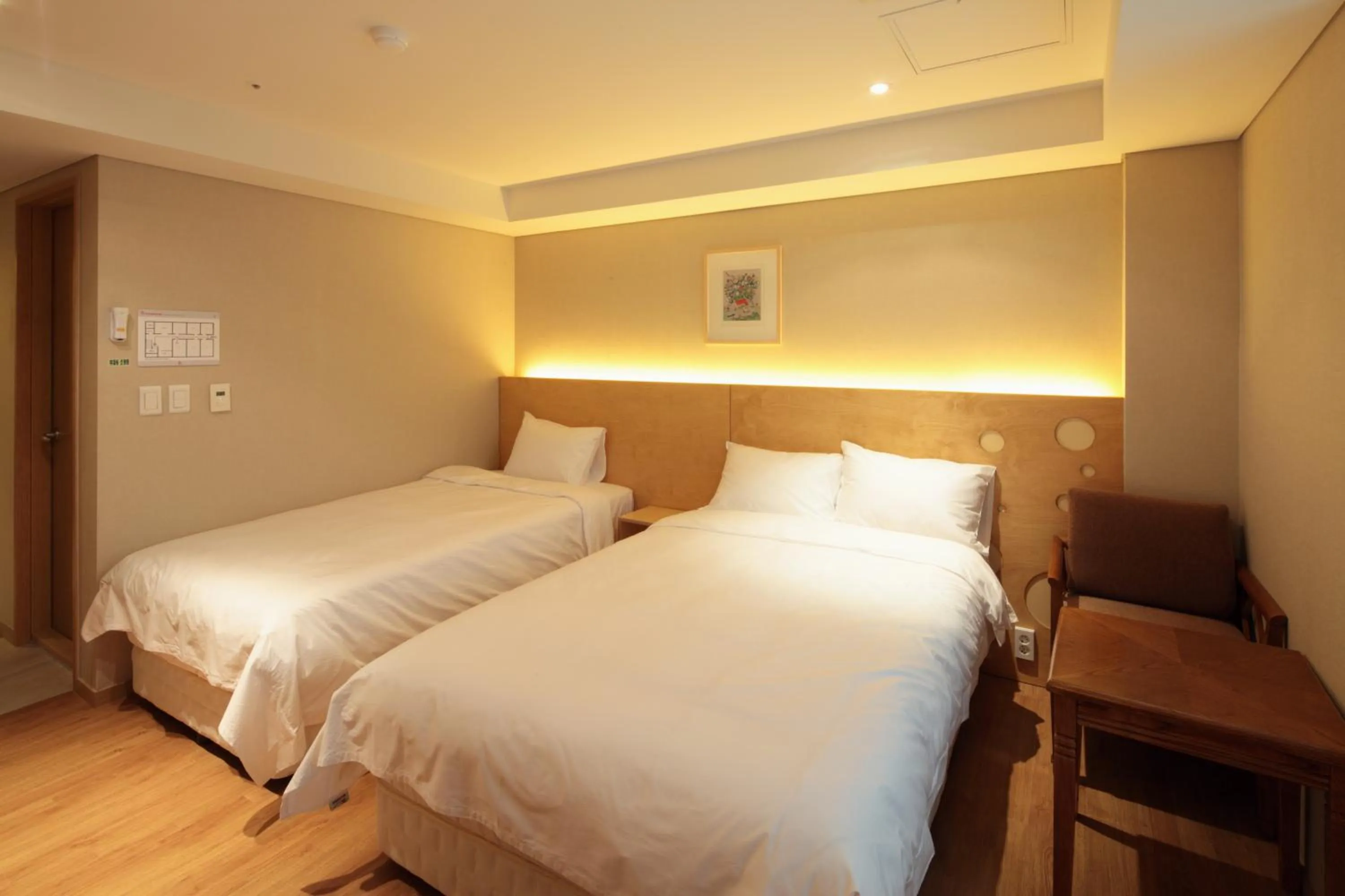 Photo of the whole room, Bed in Dream House