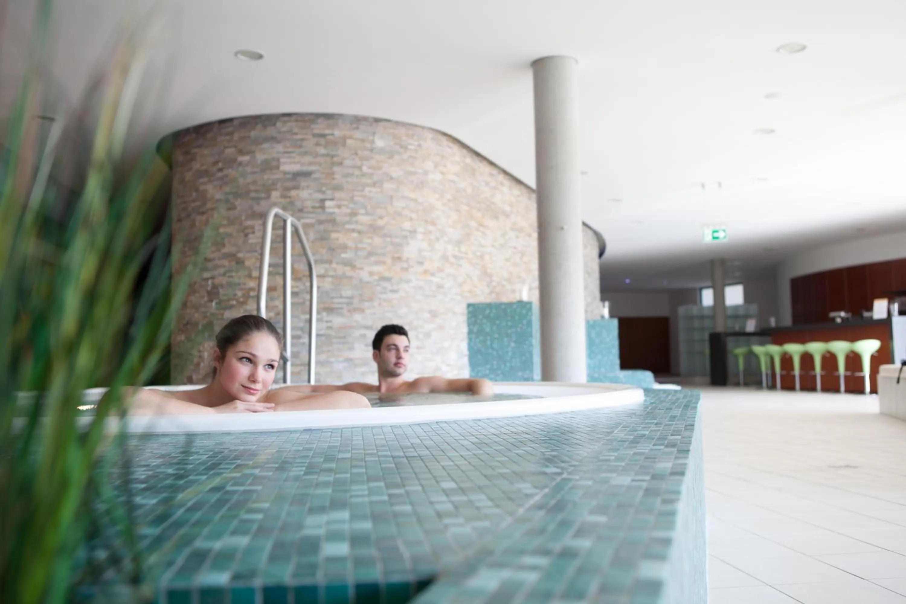 People in Hotel an der Therme