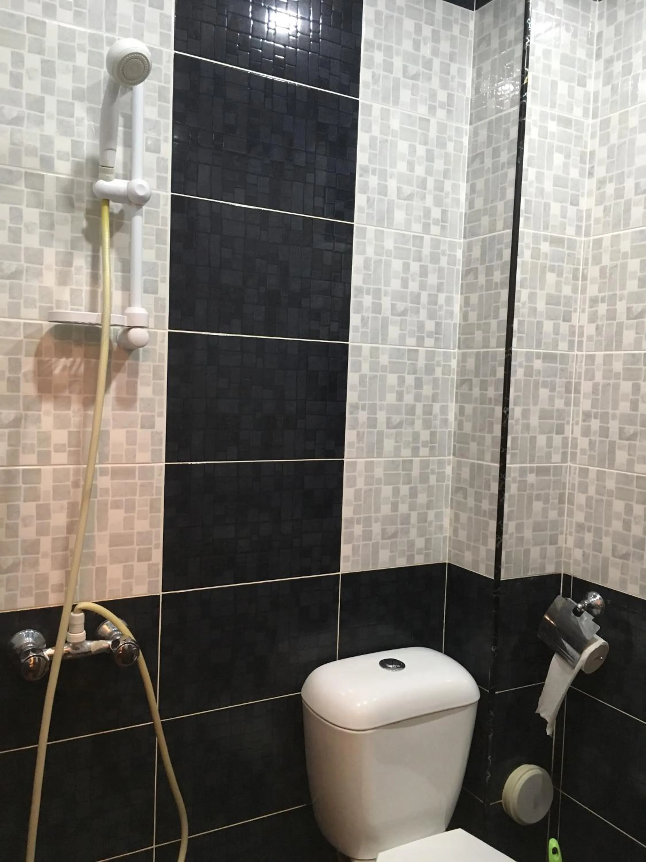 Shower in Hotel Noy