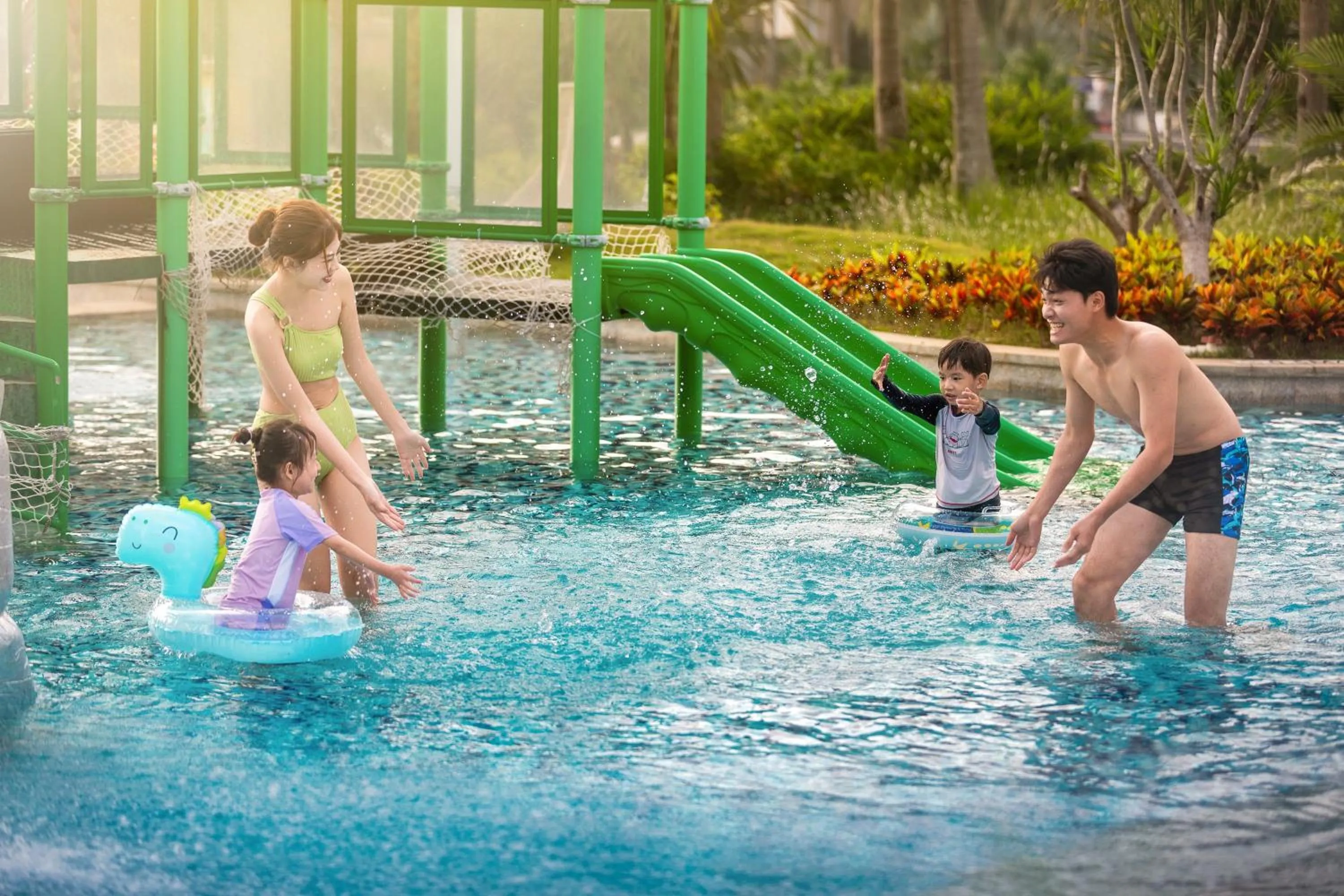 Swimming pool in Crowne Plaza Hailing Island by IHG