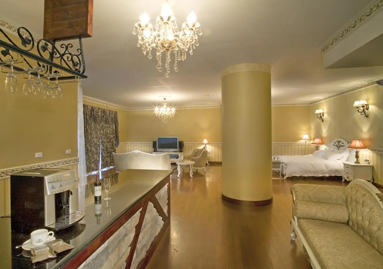 Living room, Bed in Cingjing Florence Resort Villa