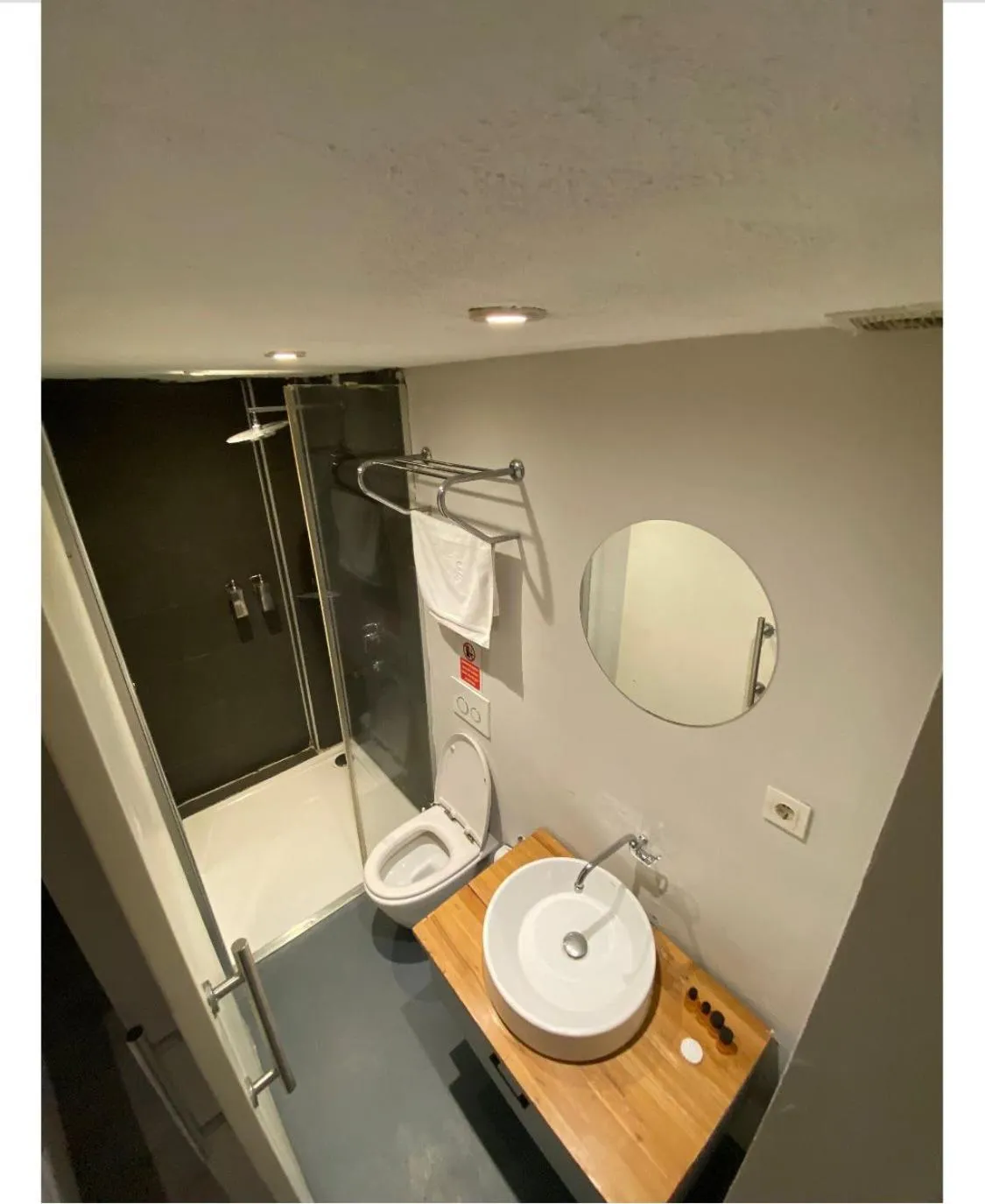 Shower in Taxim No18 Boutique Hotel