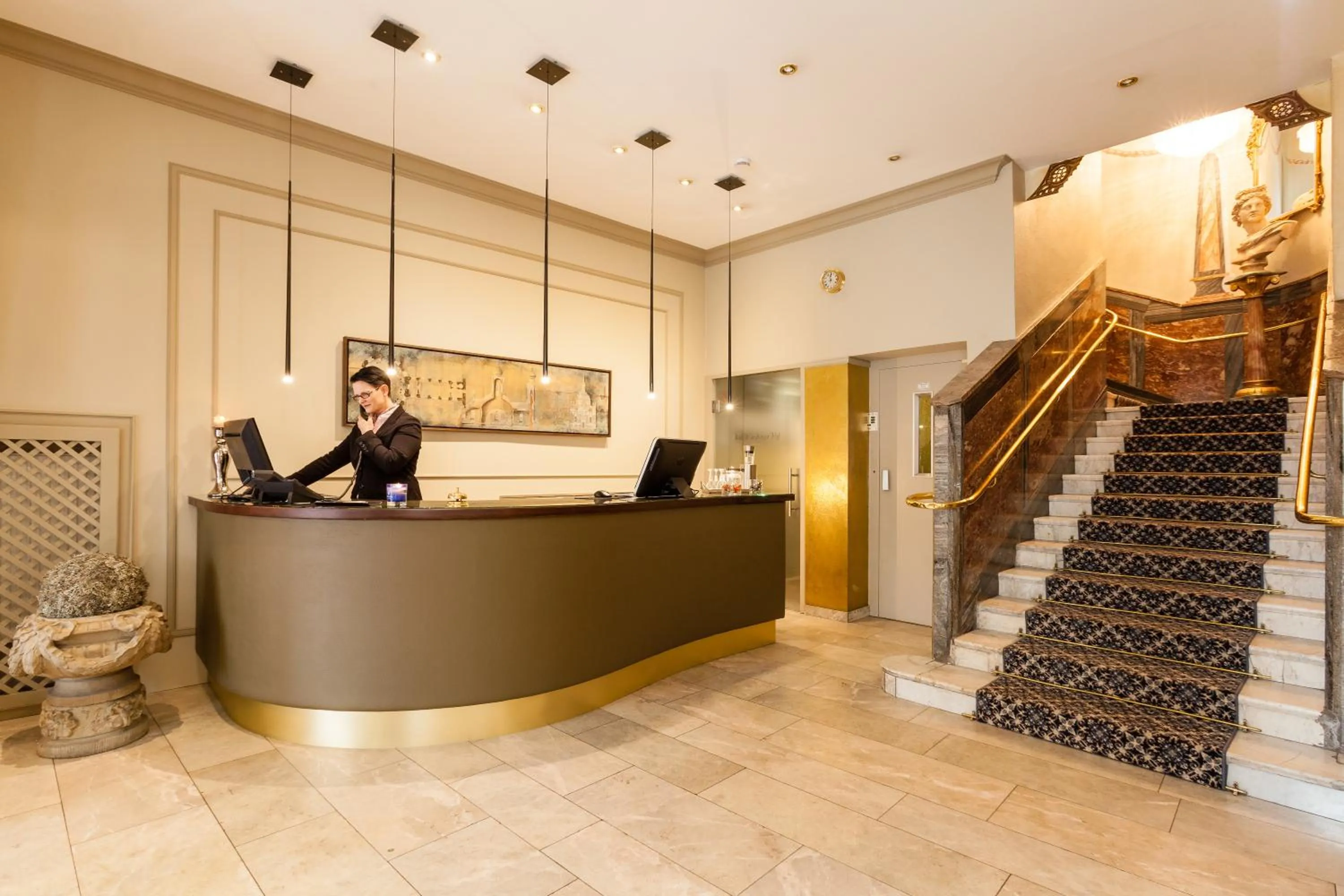 Lobby or reception in Hotel Würzburger Hof ****