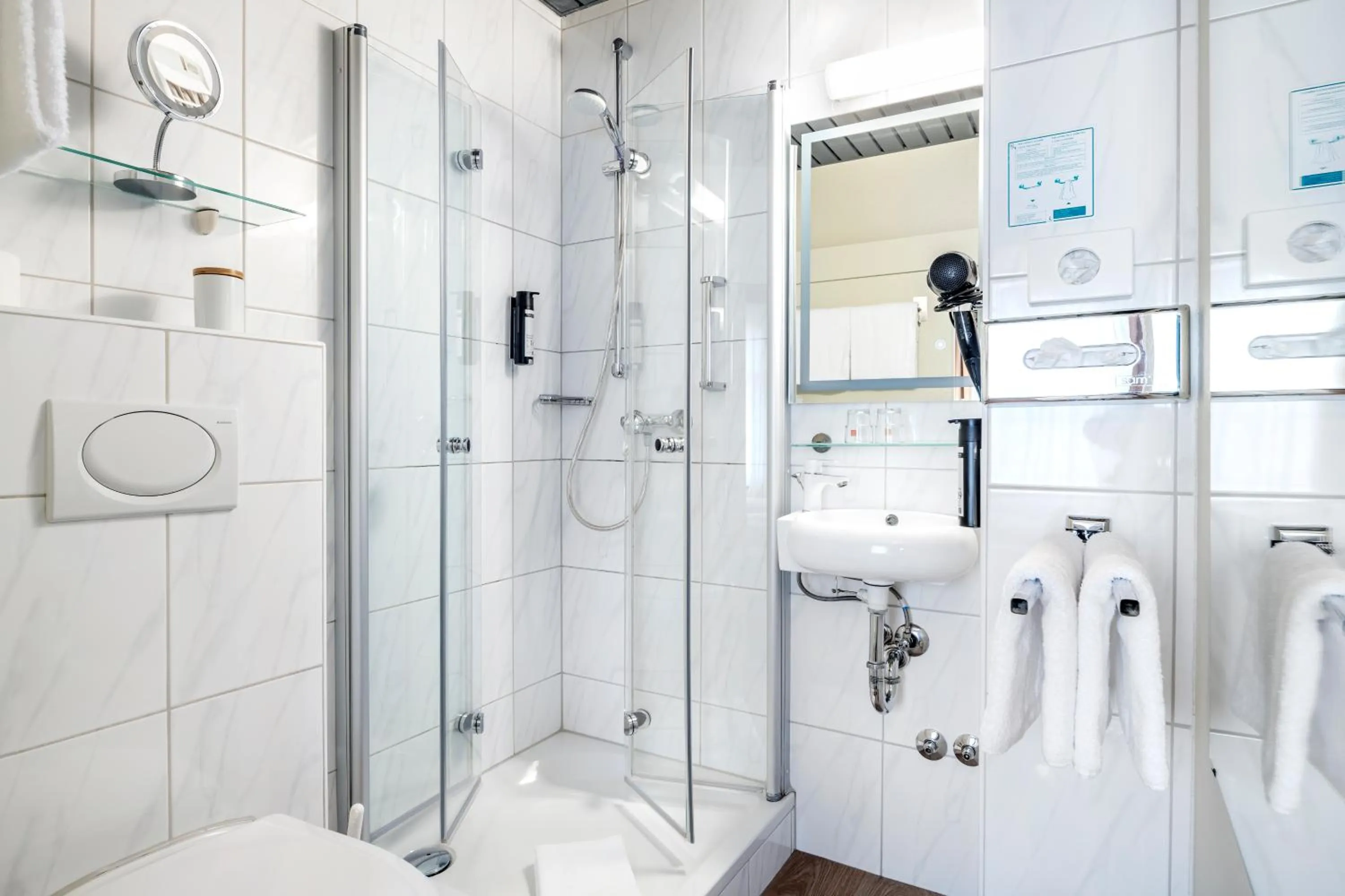 Shower in Hotel Würzburger Hof ****