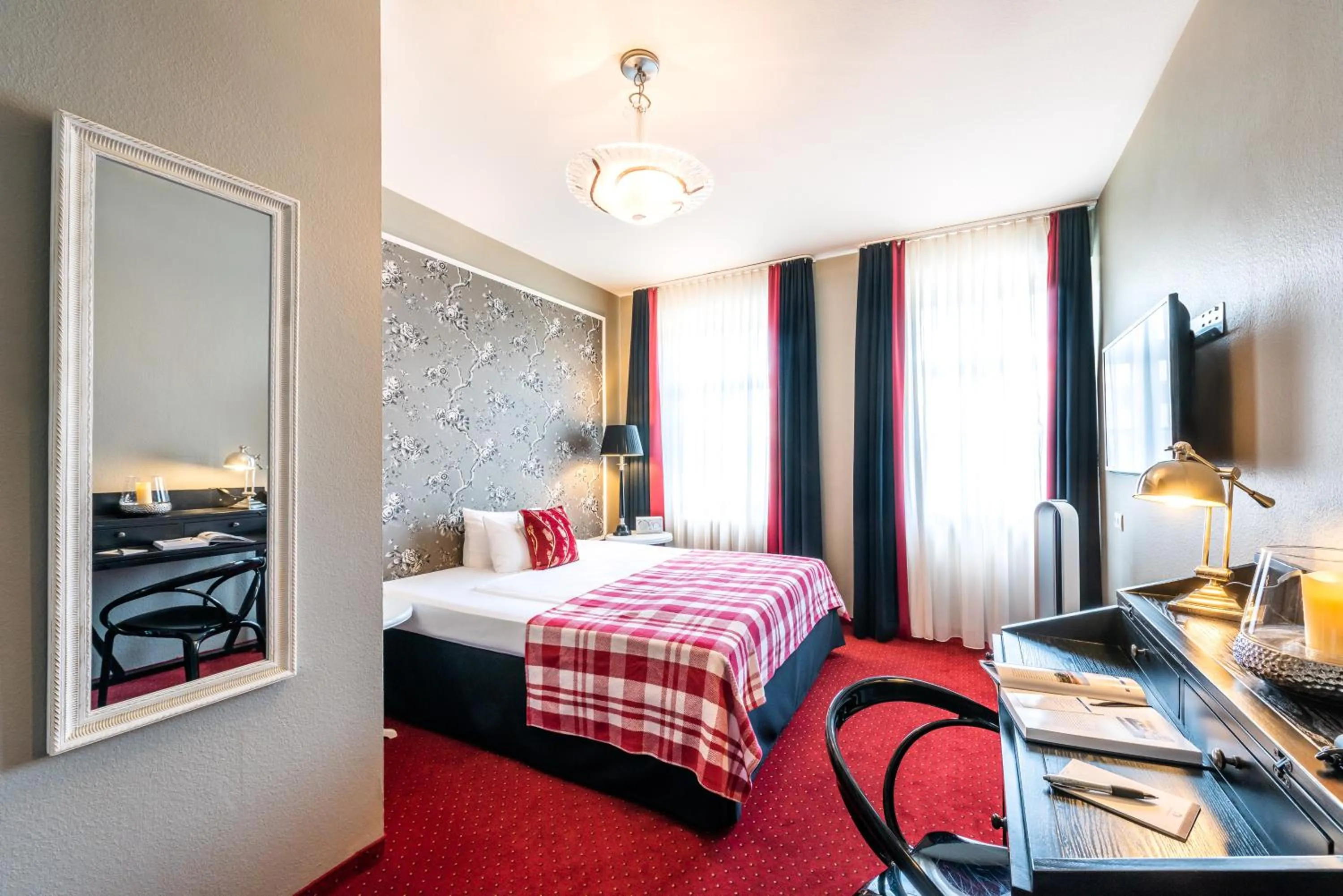 Bed in Hotel Würzburger Hof ****