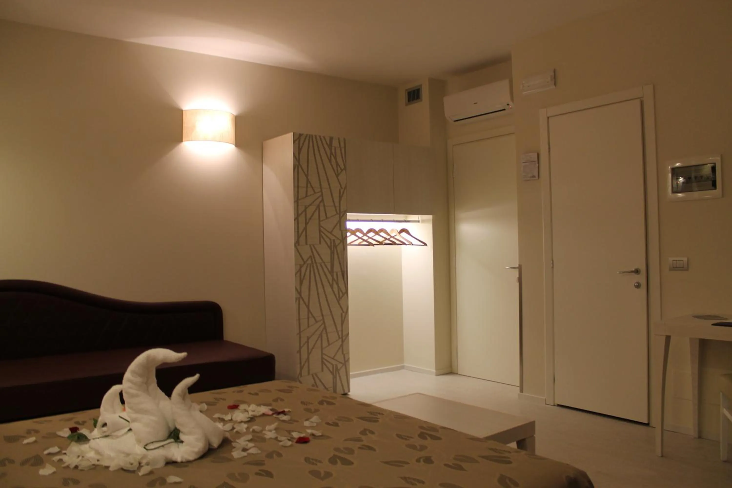 Decorative detail, Bed in Hotel Ristorante Mariano