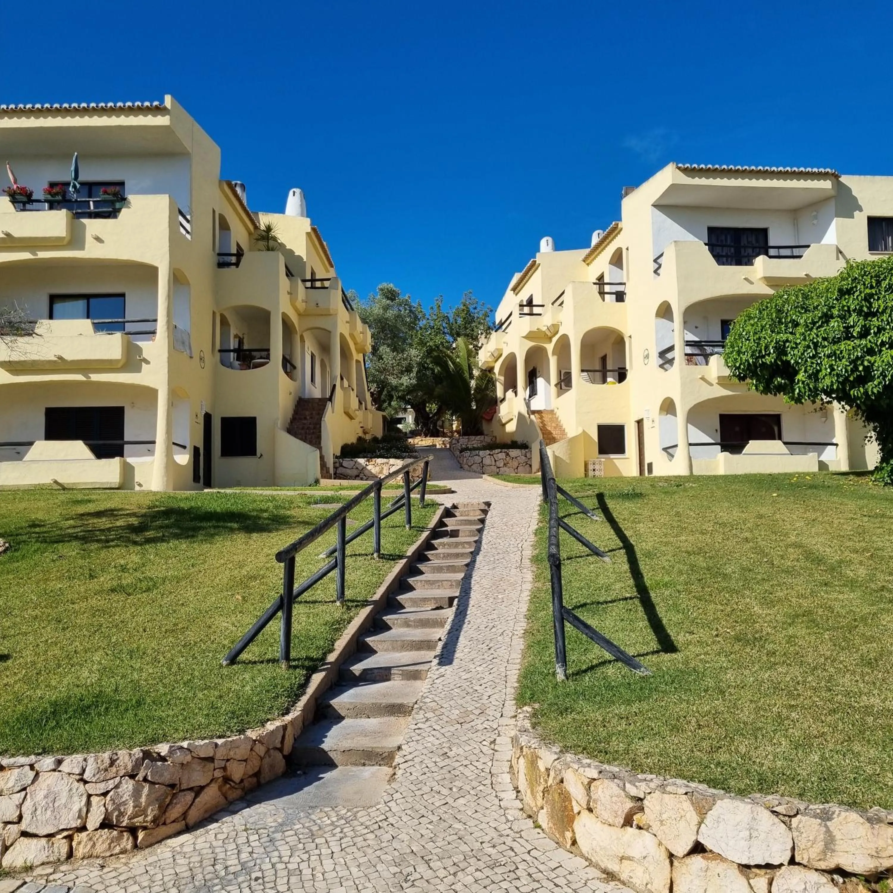 Property building in Casa Dourada