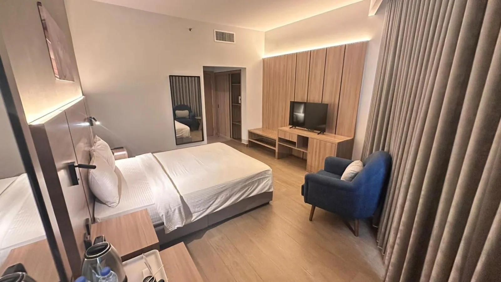 Bedroom, Bed in Grand Continental Hotel