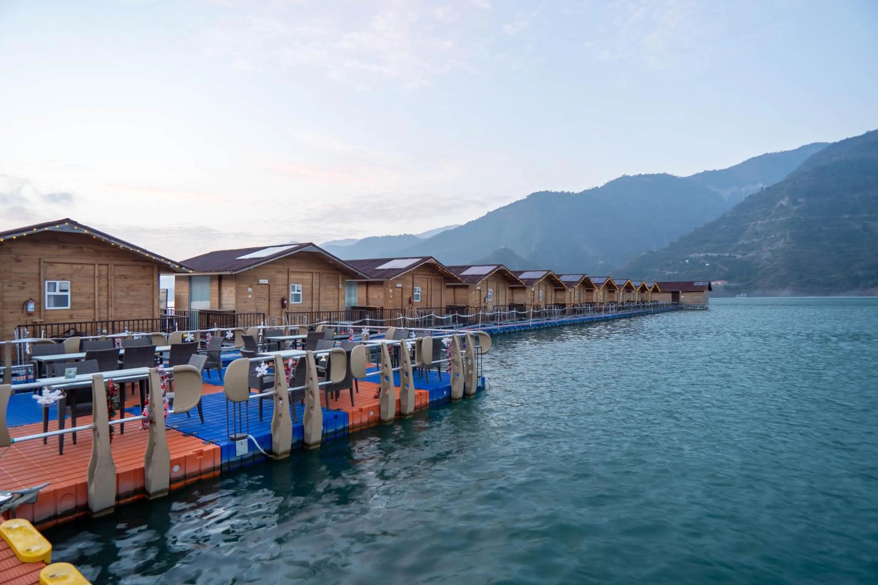 Property building in Le ROI Floating Huts & Eco Rooms Tehri