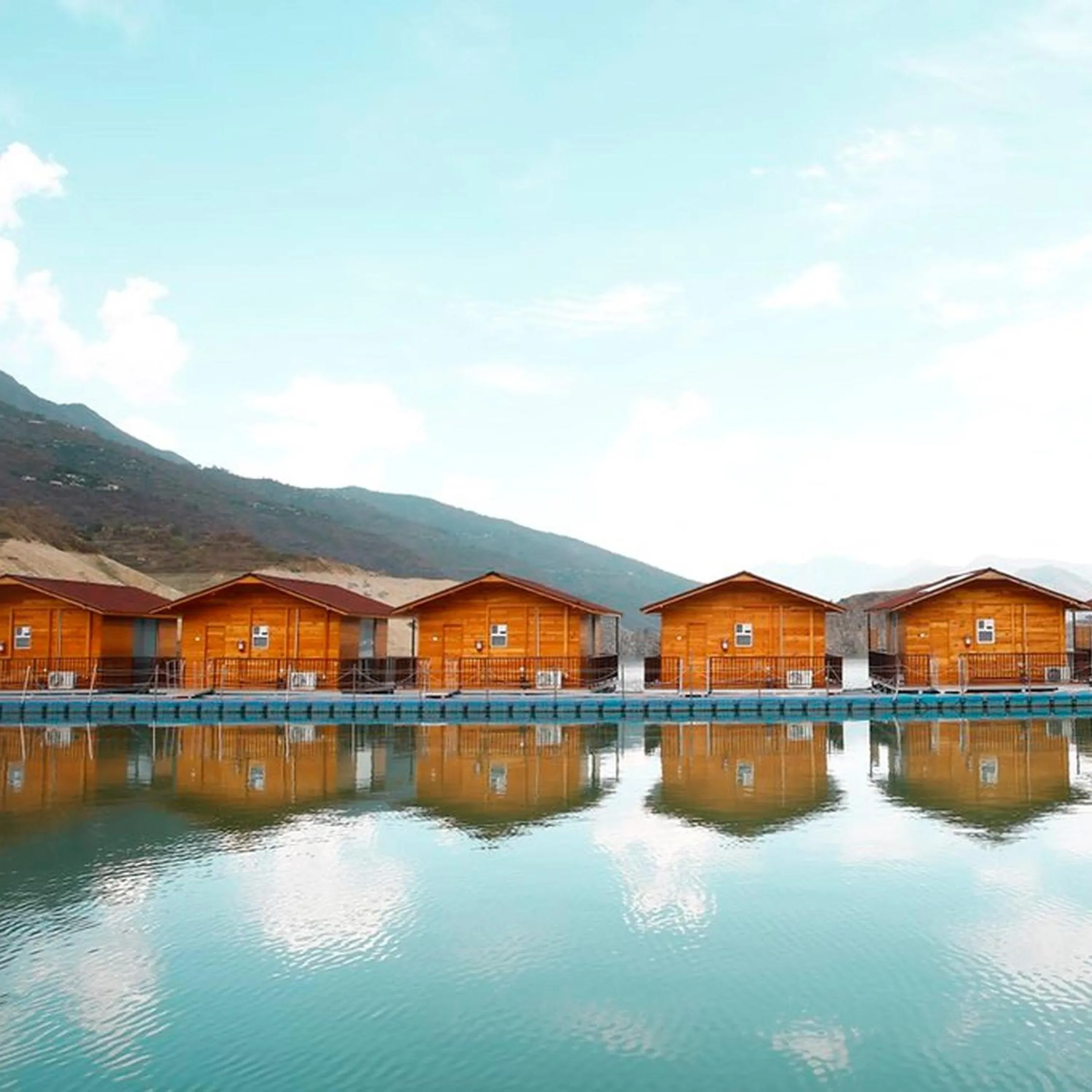 Property building in Le ROI Floating Huts & Eco Rooms Tehri